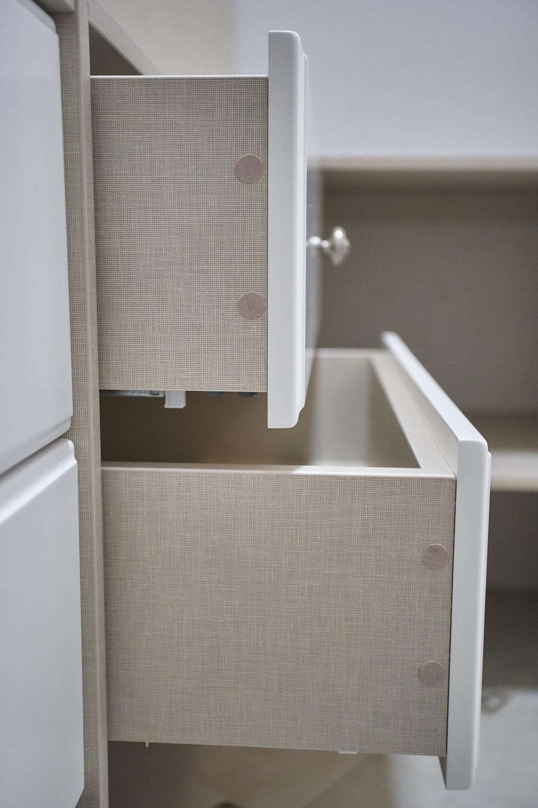 Гардеробная система классика raumplus с раздвижными и распашными дверьми