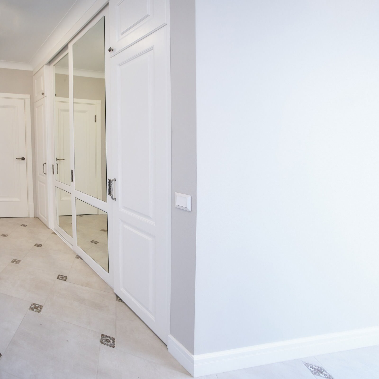 Раздвижные двери-купе raumplus для гардеробной