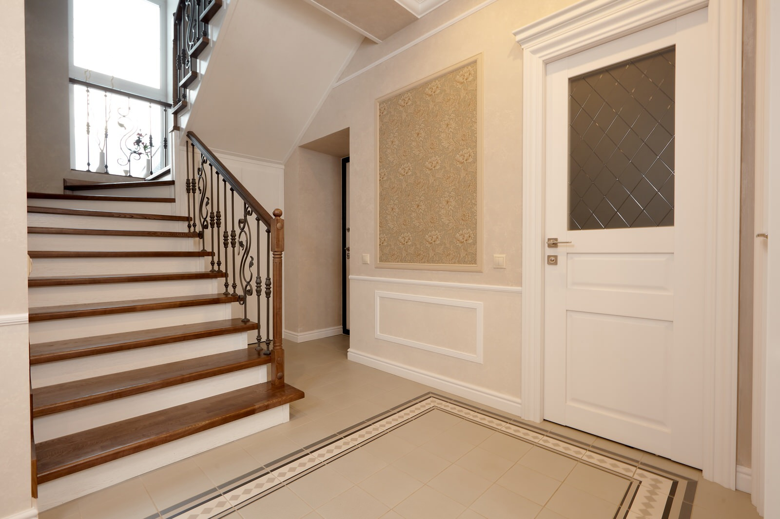 Лестница с гардеробной