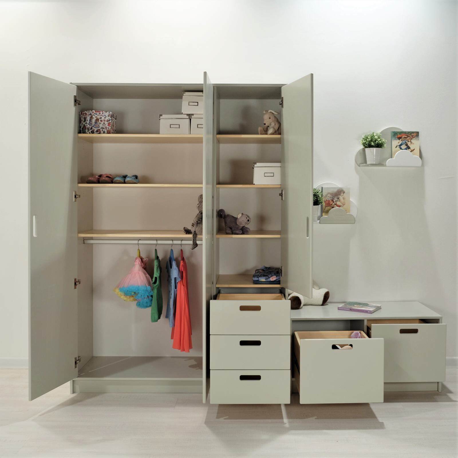 Детские шкафы и стеллажи