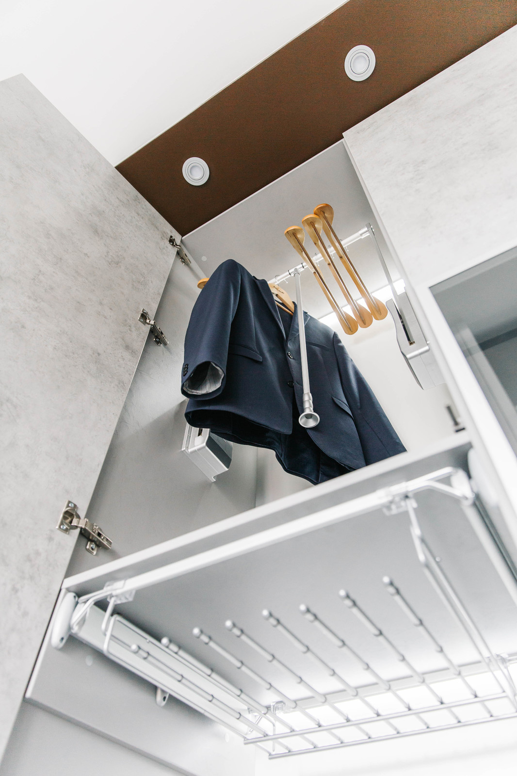 Дешево или удобно: Как выбрать наполнение платяного шкафа