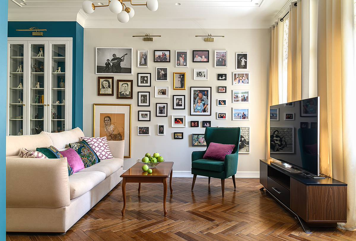 Обложка альбома: коридор между комнатами