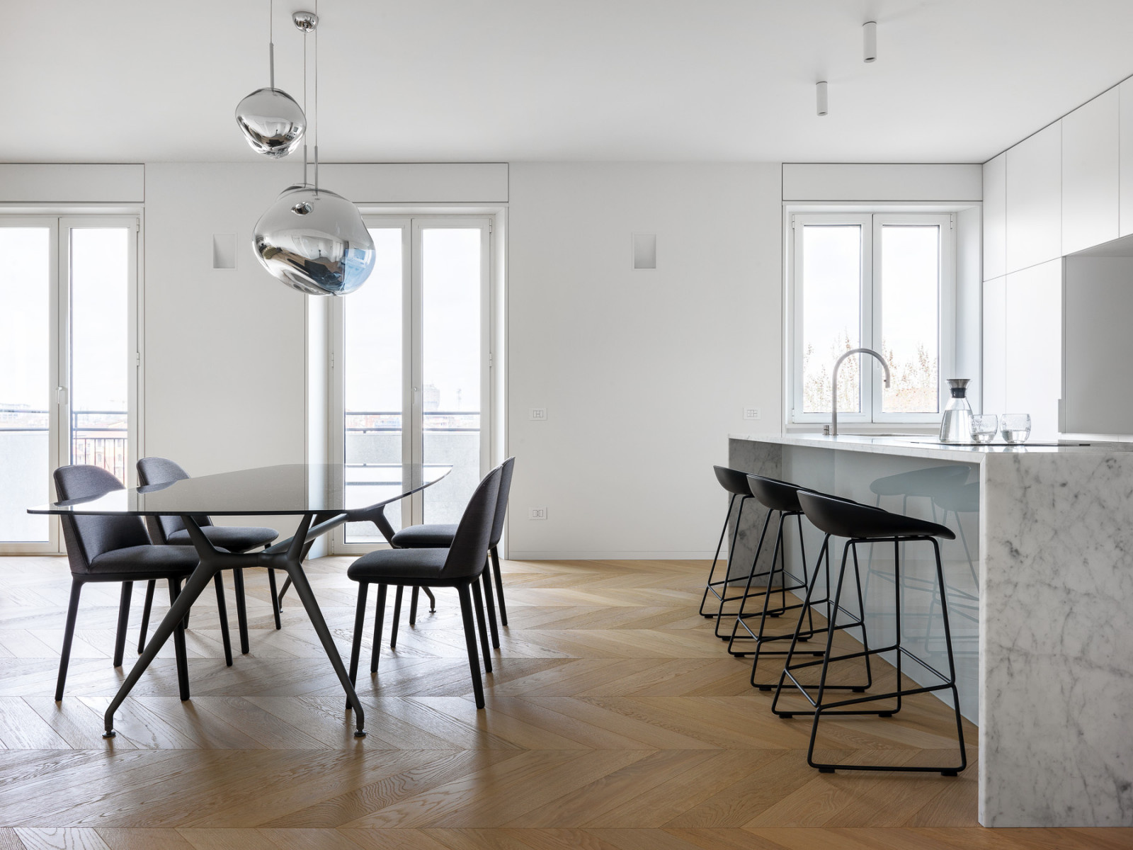 Minimalist italian apartment