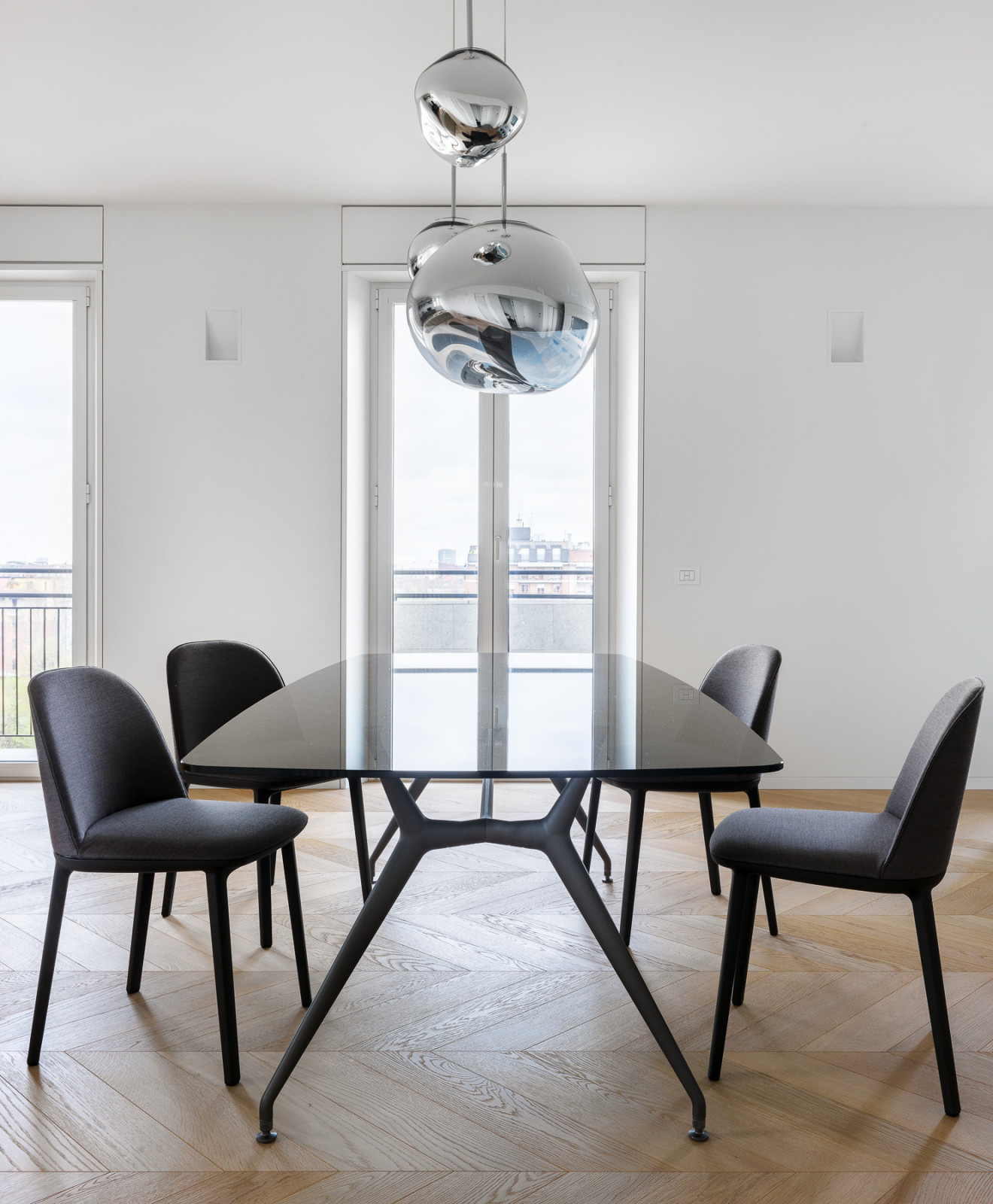 Minimalist italian apartment