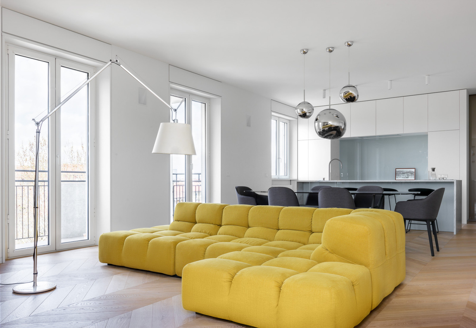 Minimalist italian apartment