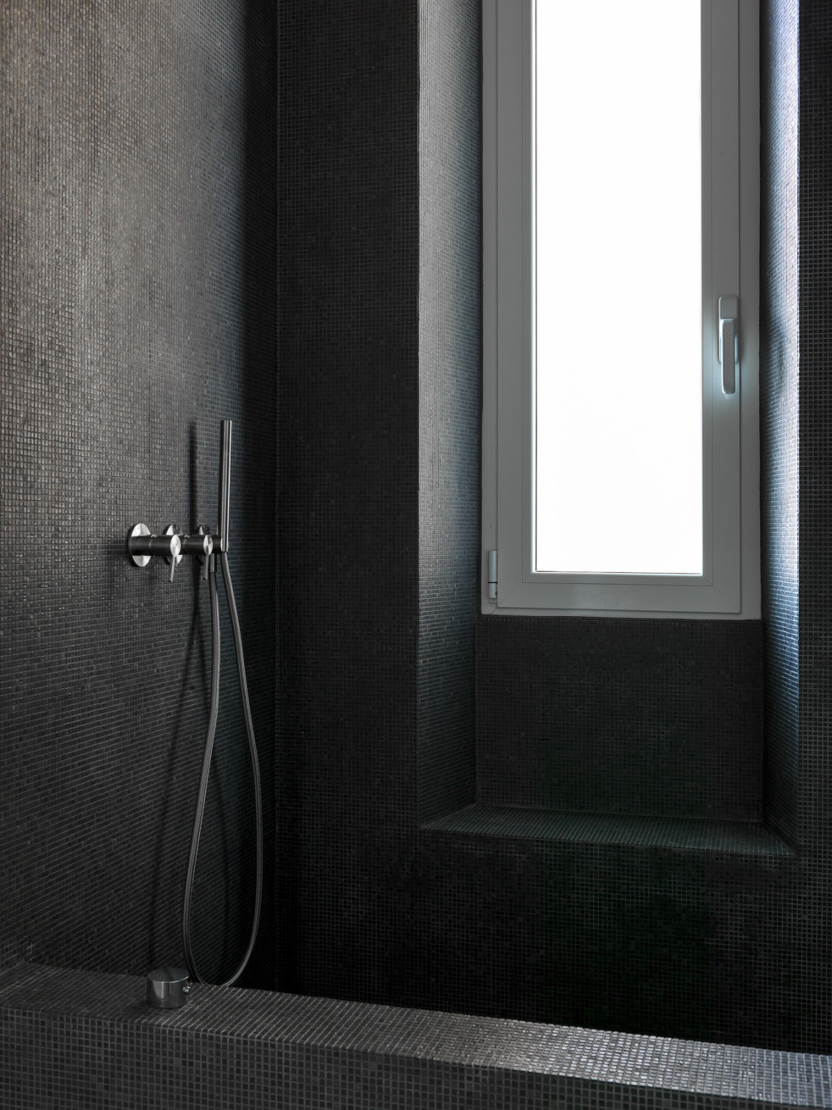 Minimalist italian apartment