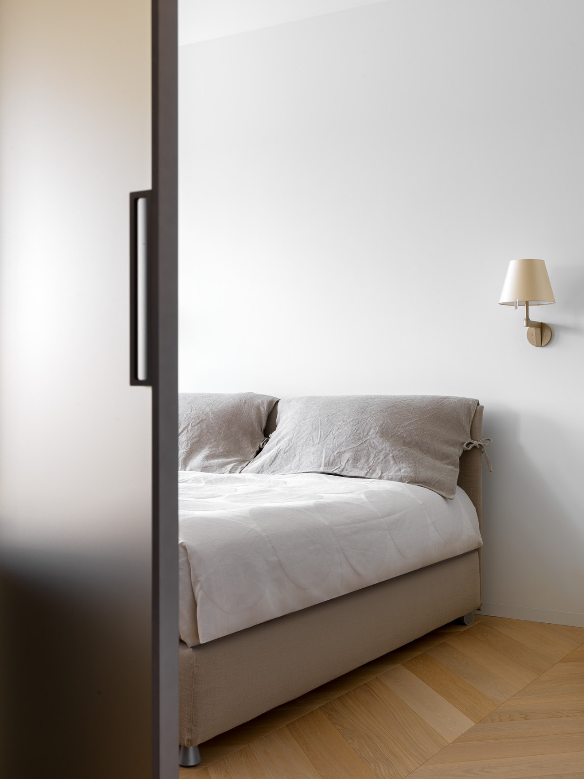 Minimalist italian apartment