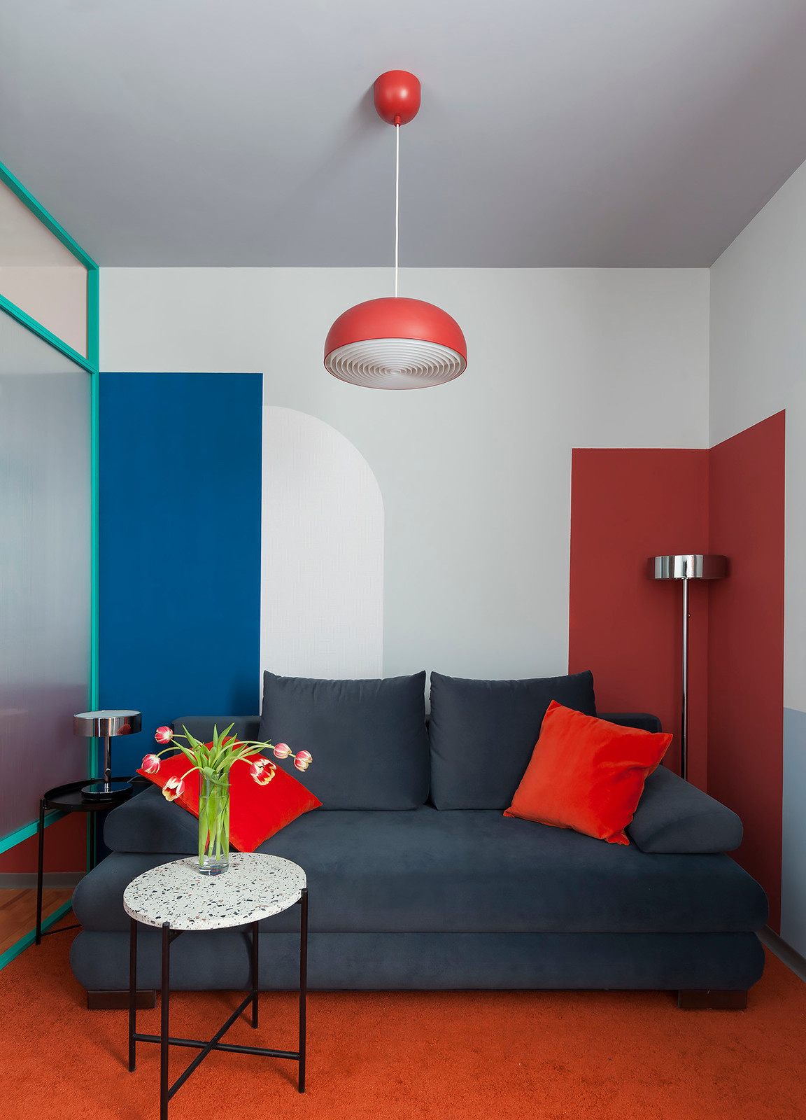 Красочные двухэтажные аппартаменты