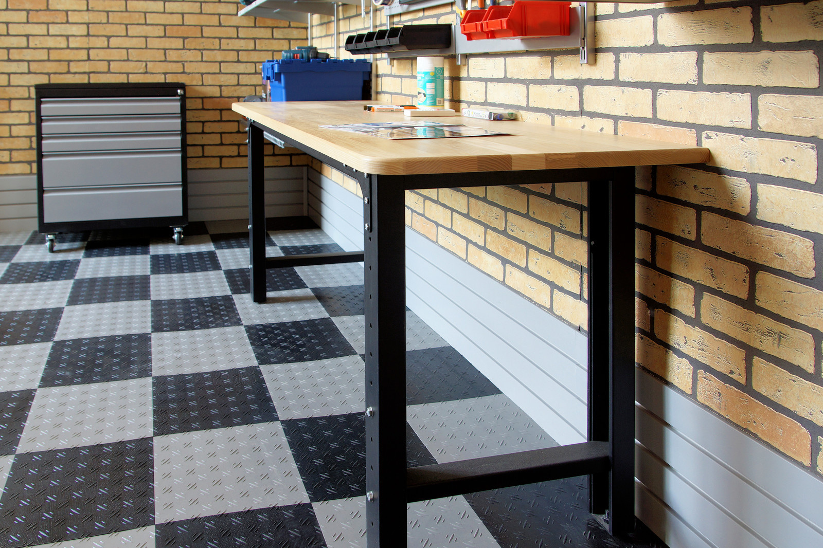 Как нам обустроить гараж