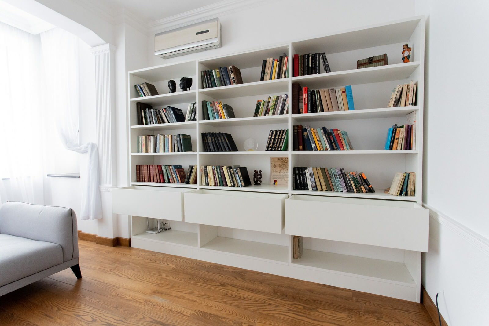 Стеллаж raumplus белый платиновый