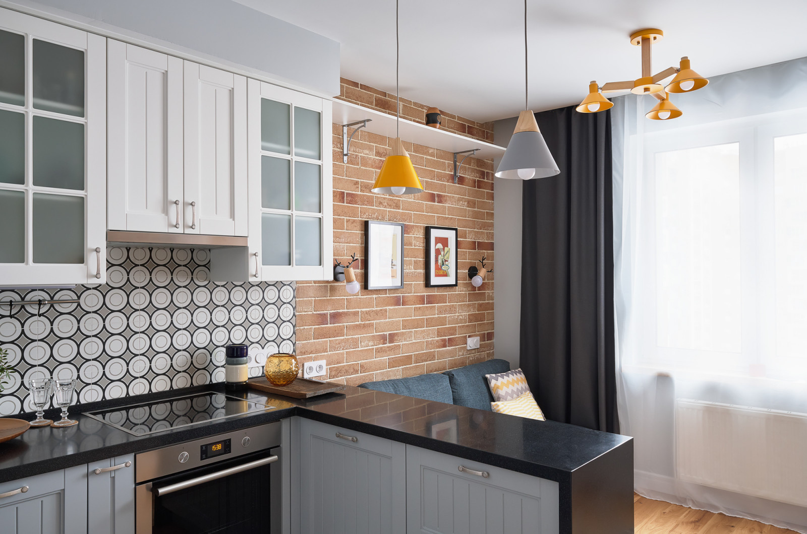 Яркая квартира на Лобачевского