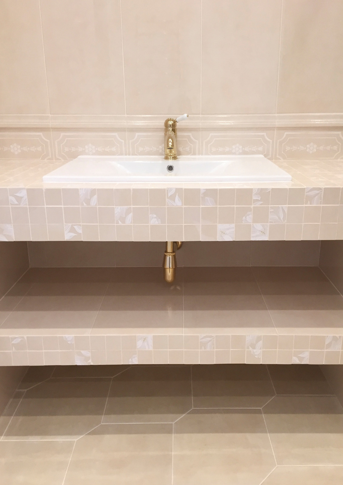 Ванная комната с окном, реализация 2019 г.