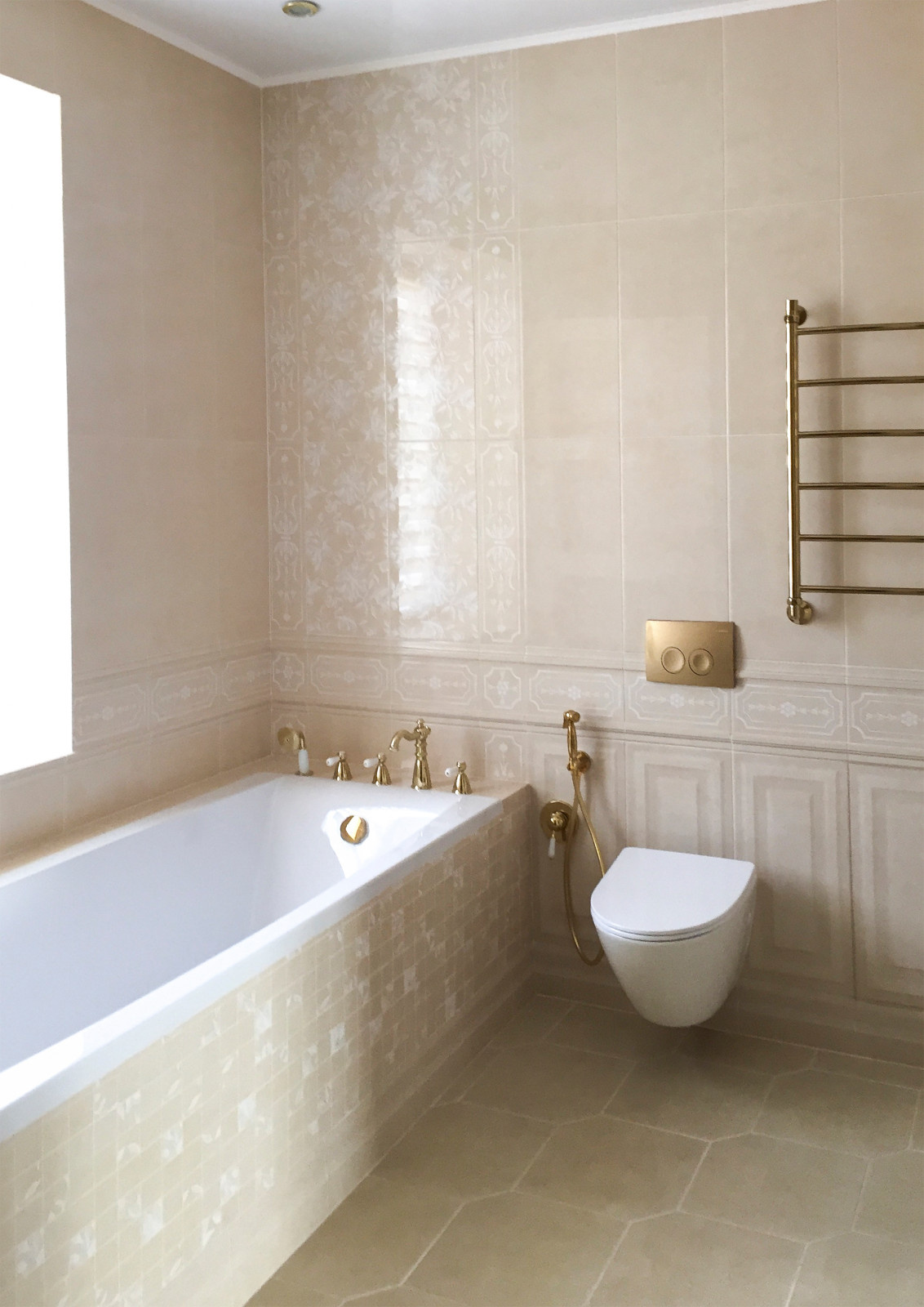 Ванная комната с окном, реализация 2019 г.