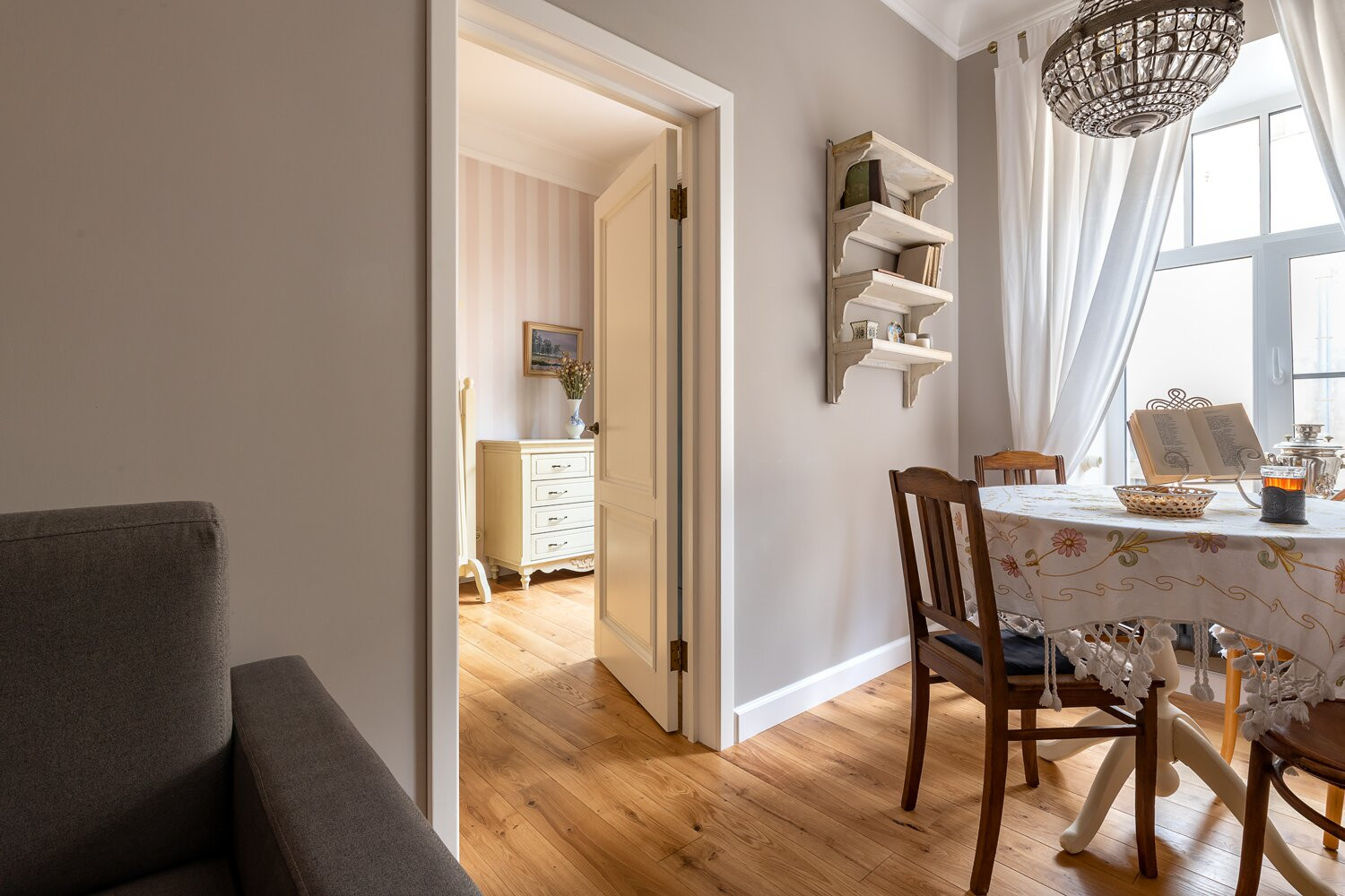 Houzz тур: Образ писательской усадьбы в городской квартире