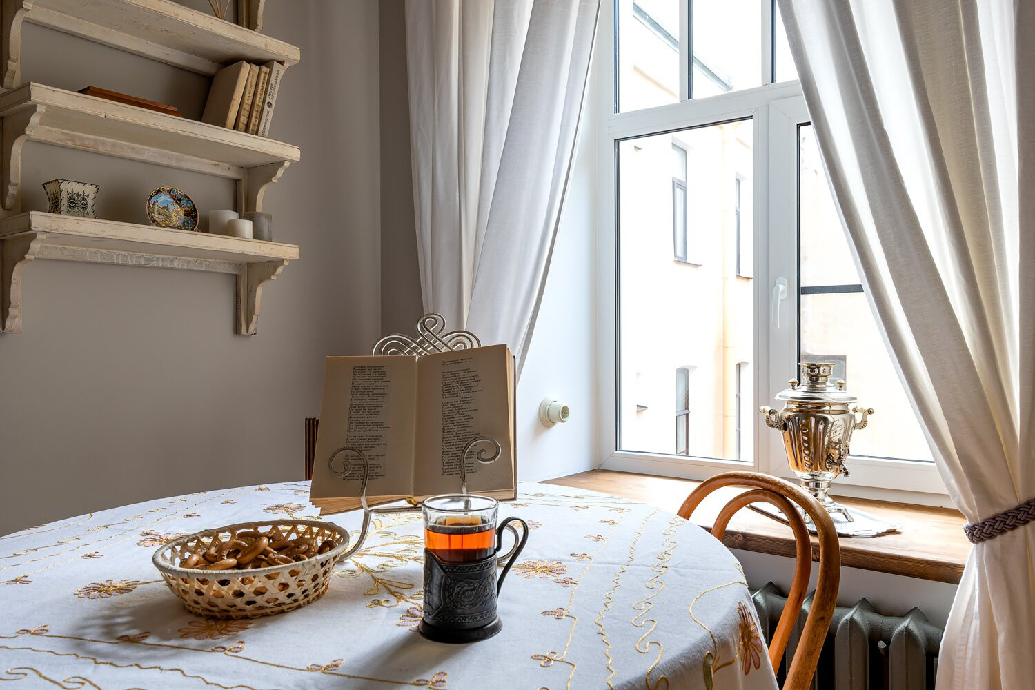 Houzz тур: Образ писательской усадьбы в городской квартире