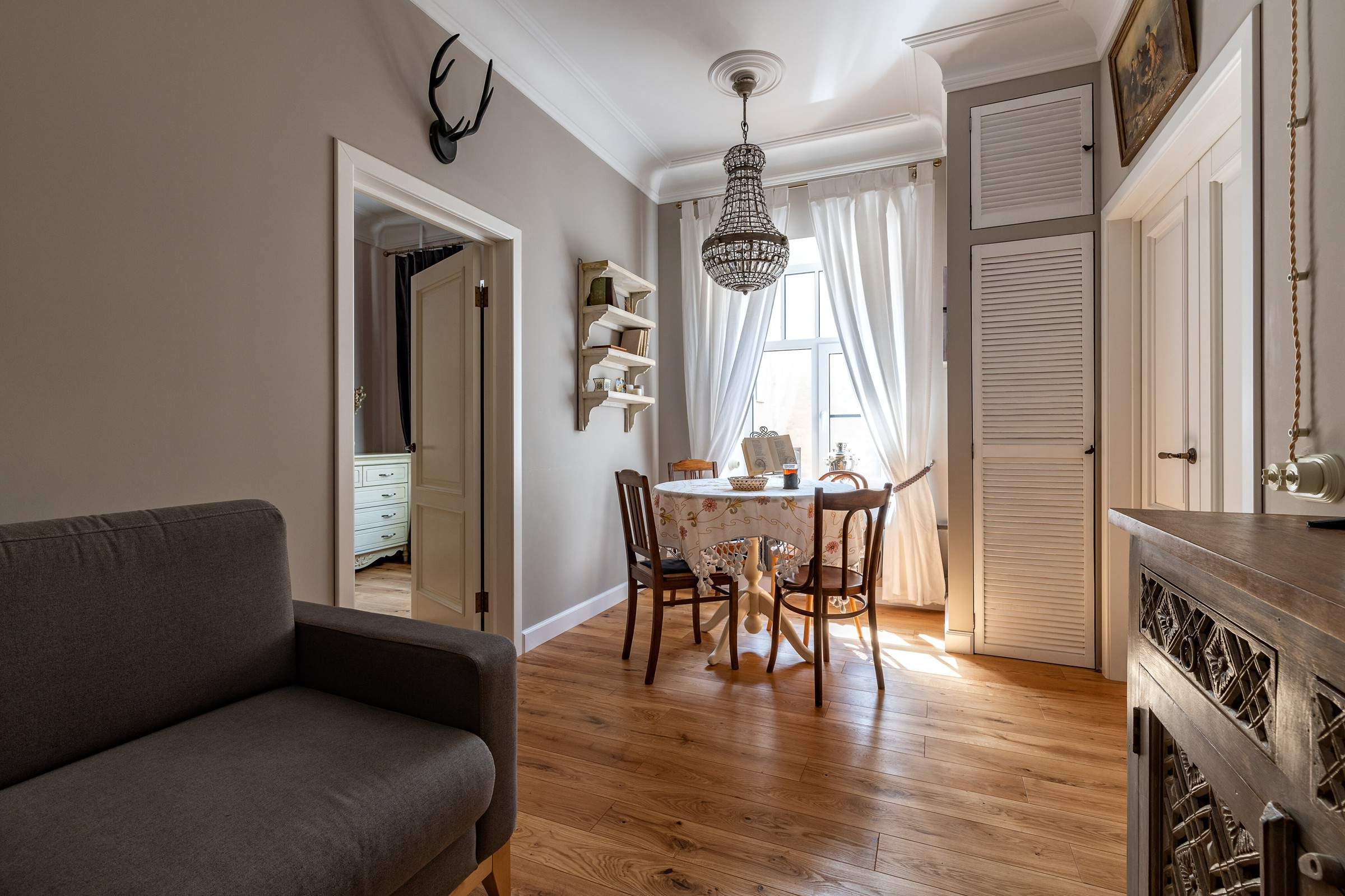 Houzz тур: Образ писательской усадьбы в городской квартире