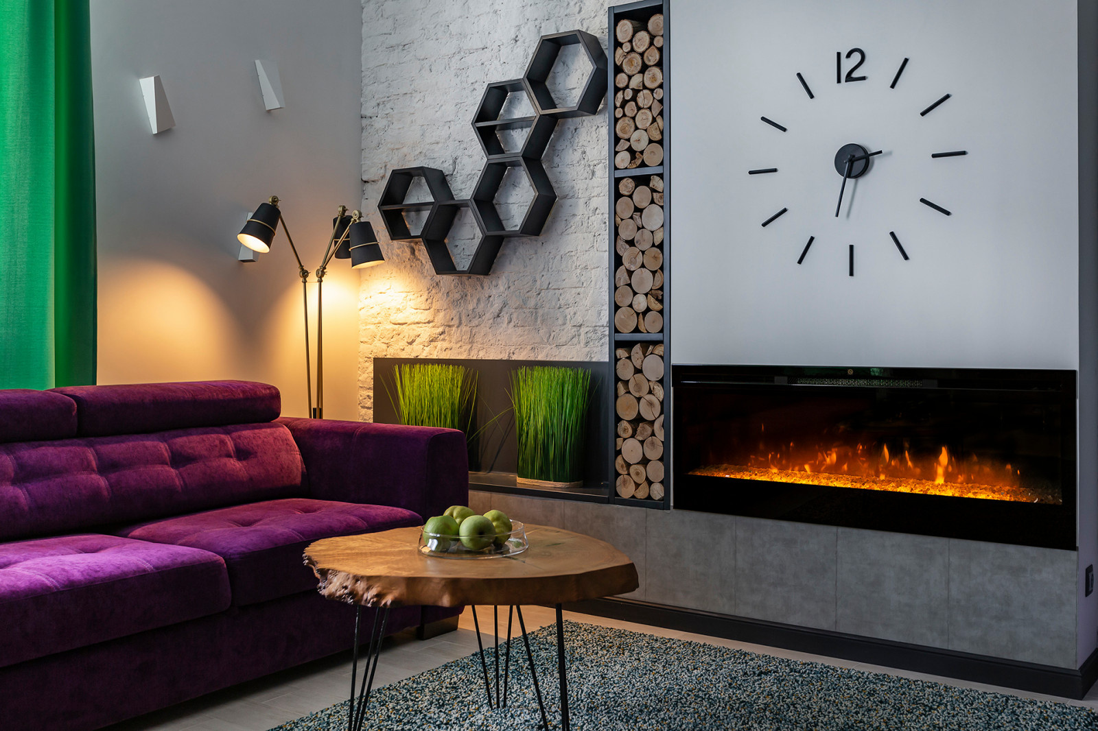 Studio with a soaring bed over grass-plot /Студия с парящей кроватью и лужайкой