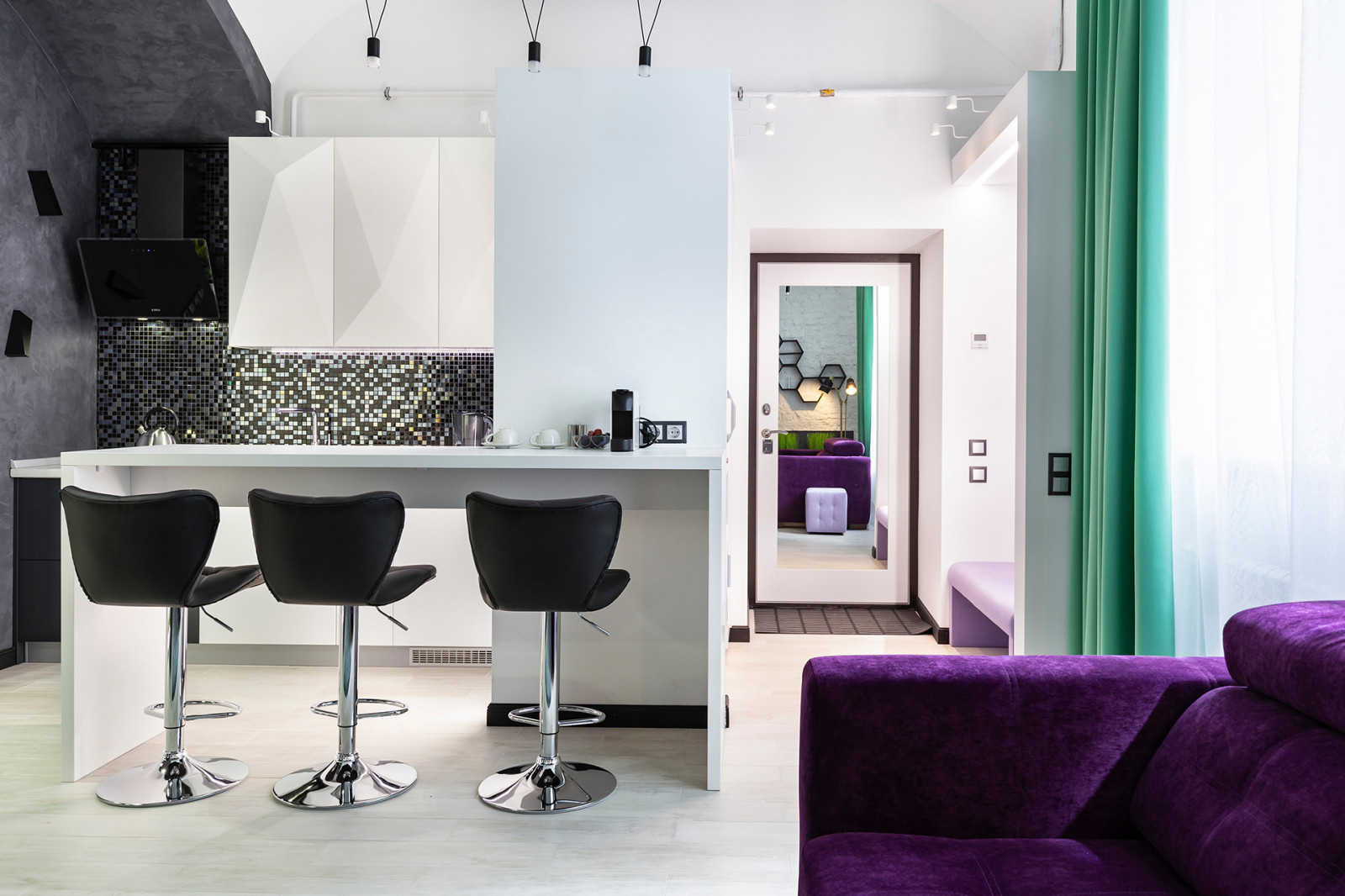 Studio with a soaring bed over grass-plot /Студия с парящей кроватью и лужайкой