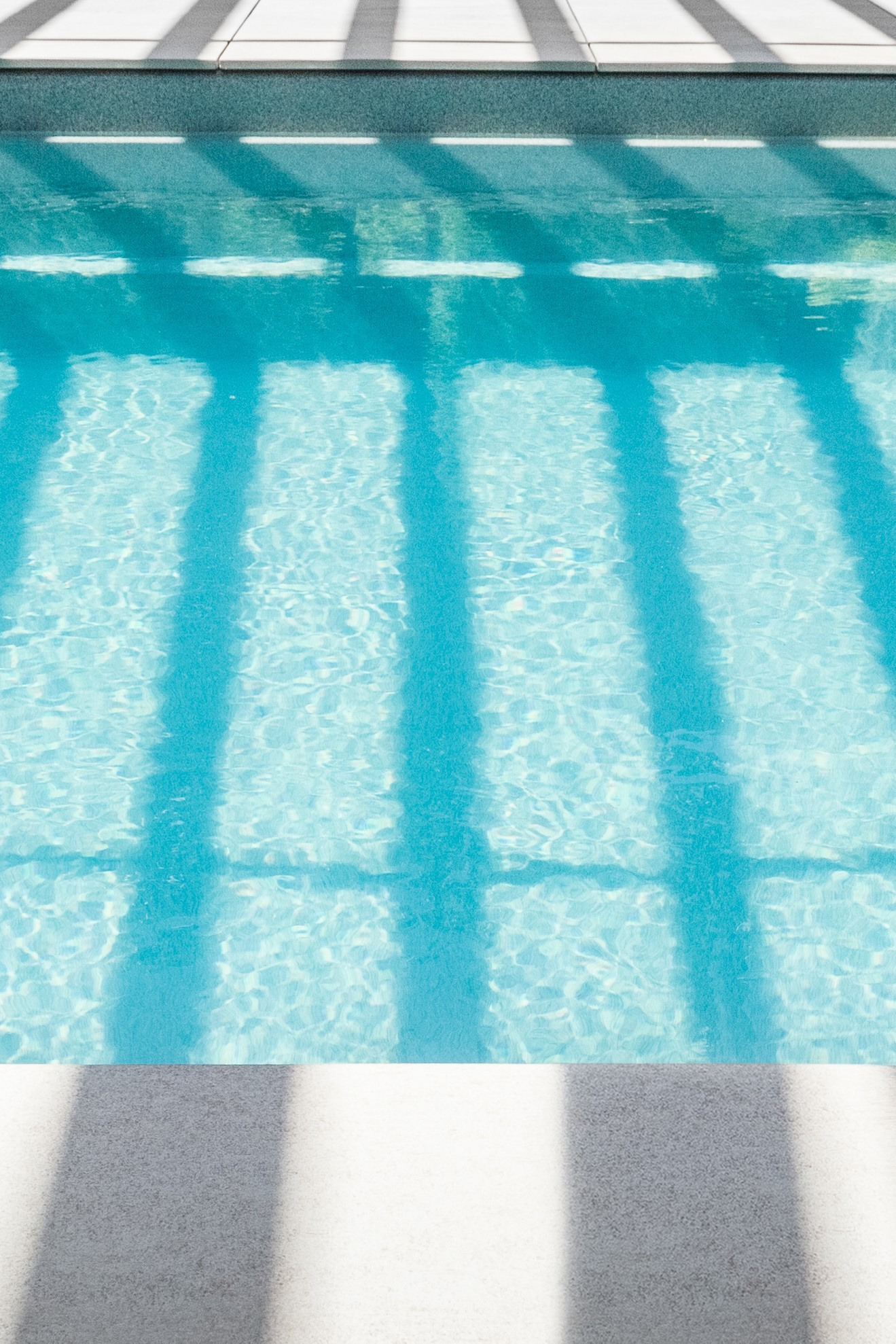 Частный дом.Территория бассейна.