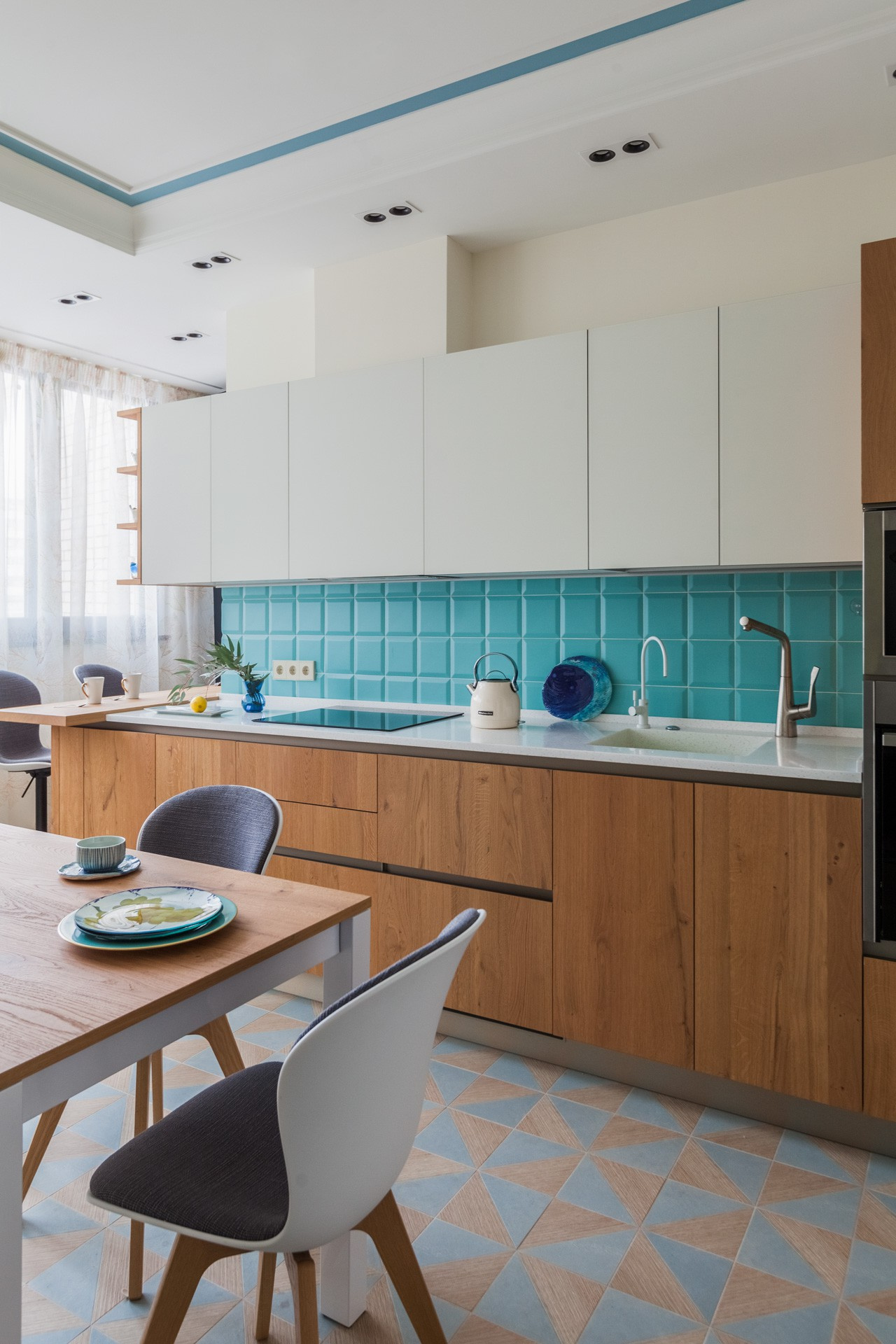 Бело-голубая квартира для юной заказчицы