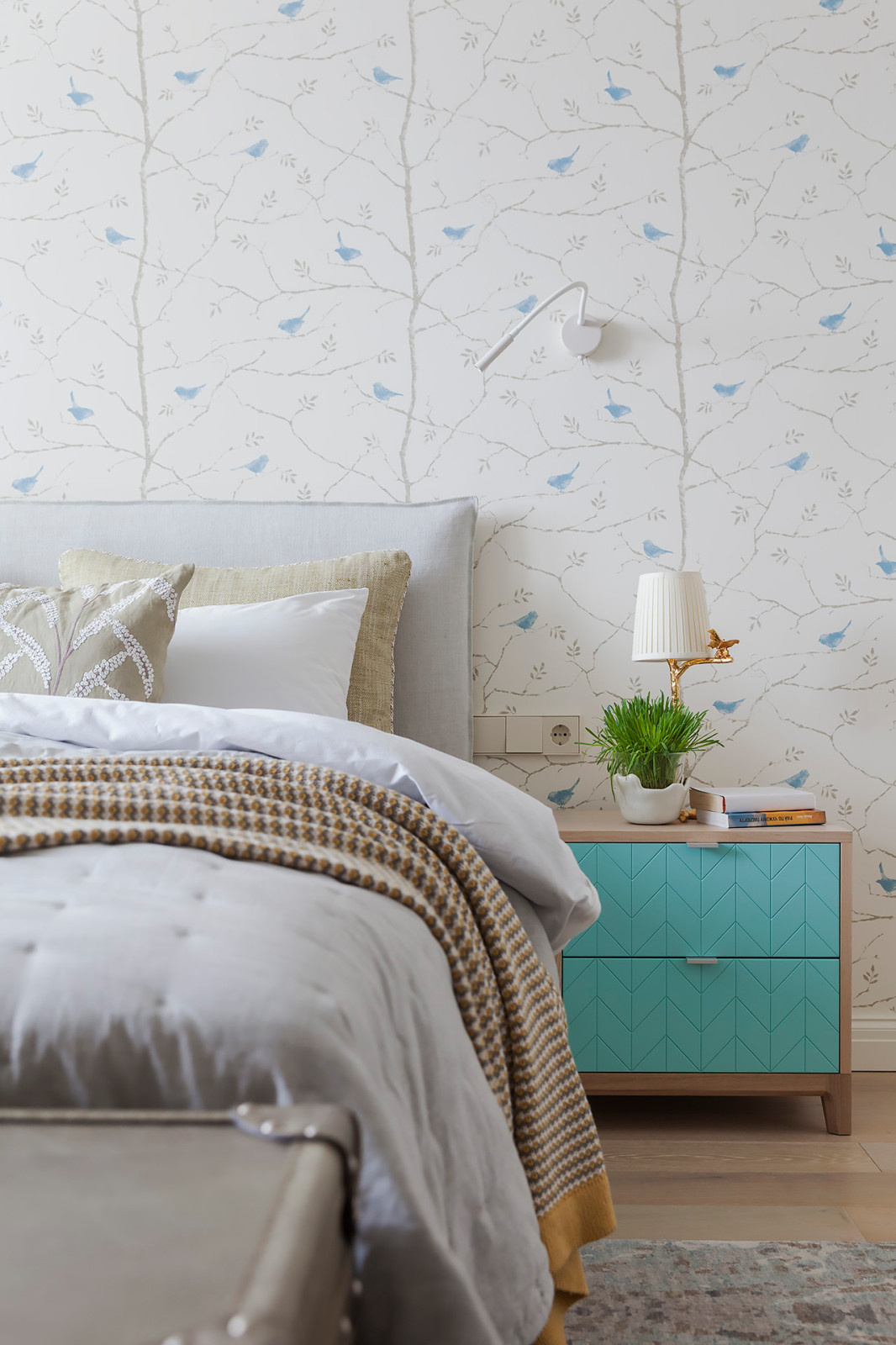 Бело-голубая квартира для юной заказчицы