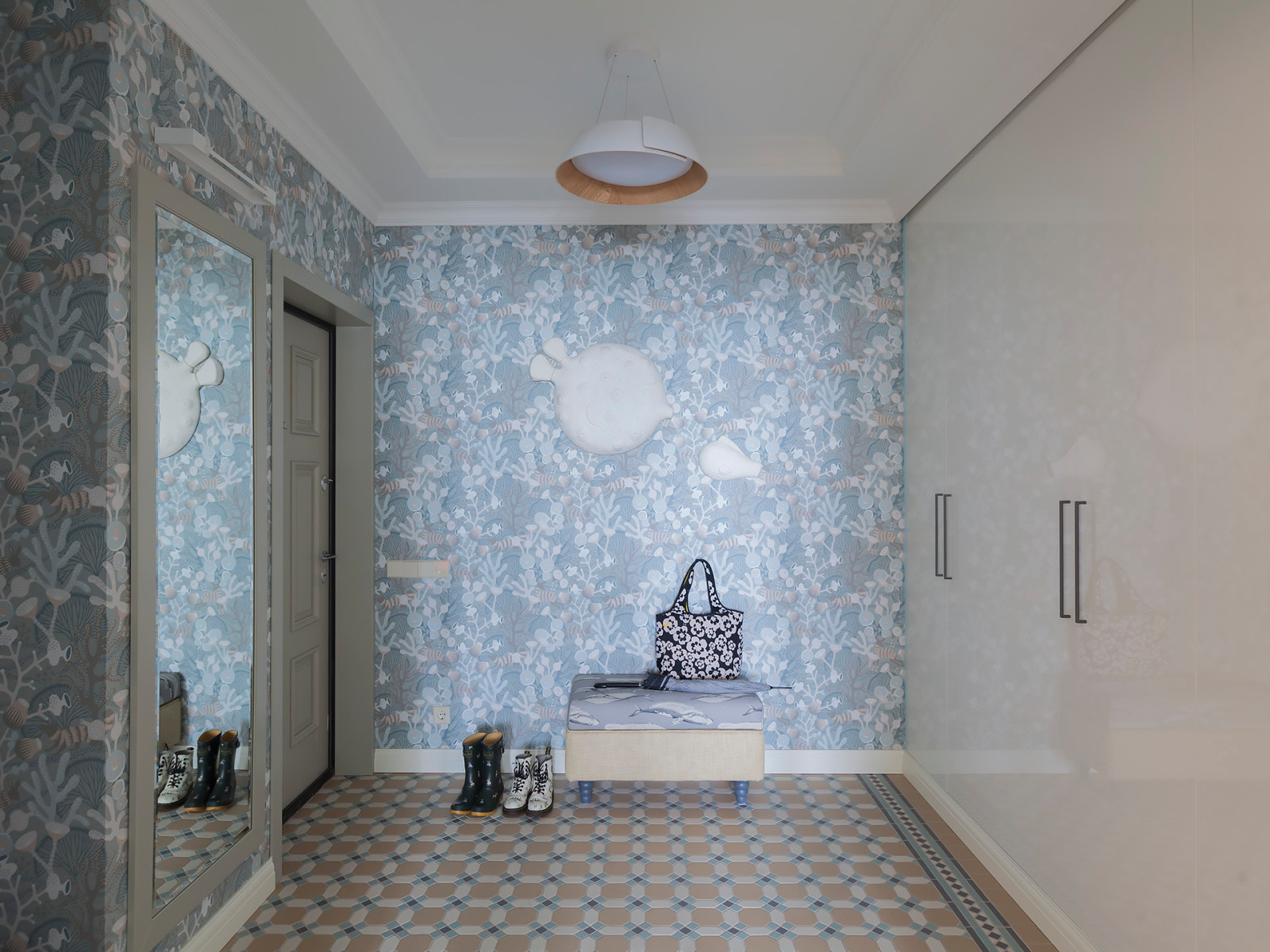 Бело-голубая квартира для юной заказчицы