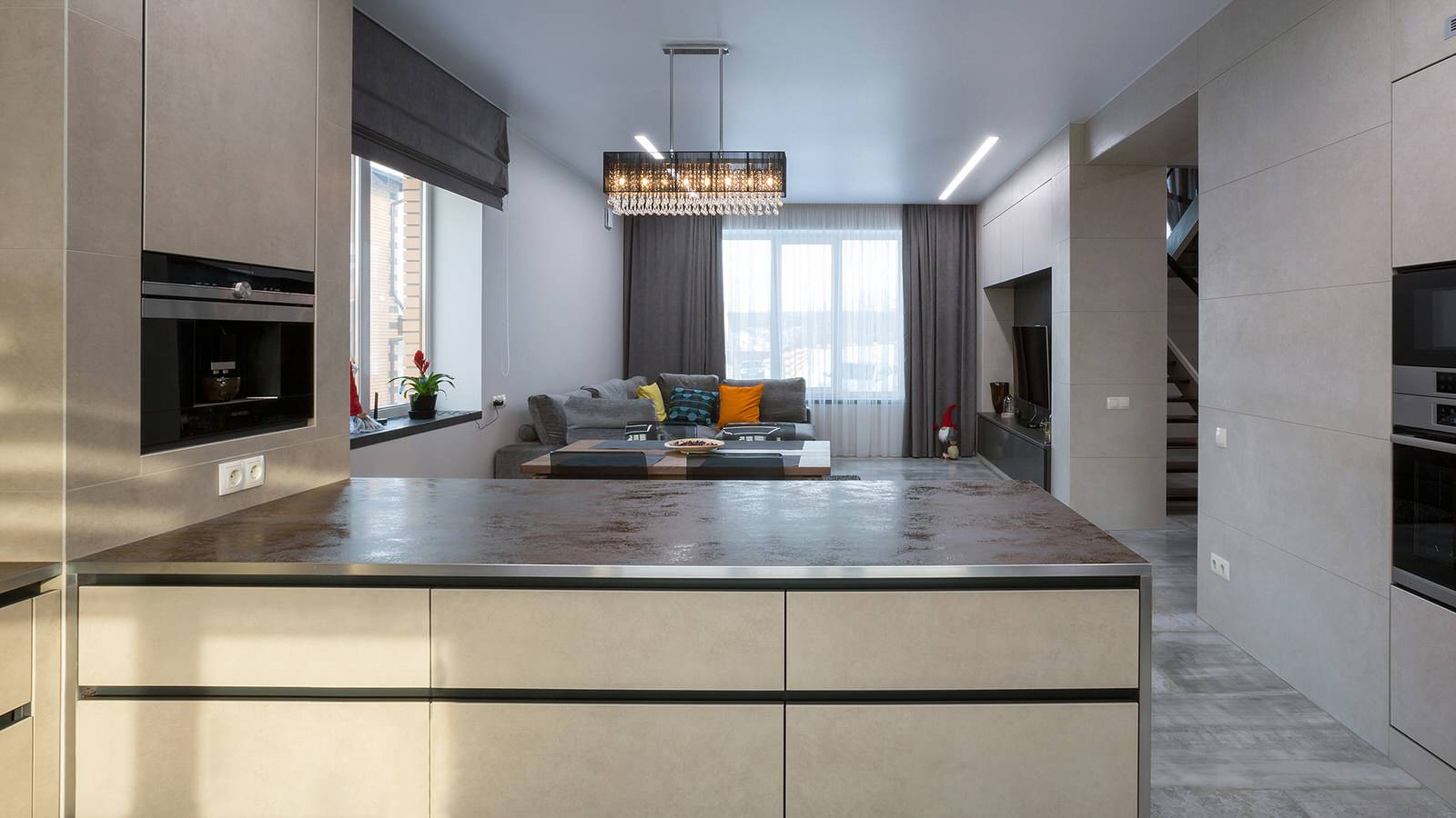 Кухня-гостиная из керамики, текстуры камень, цемент, металл