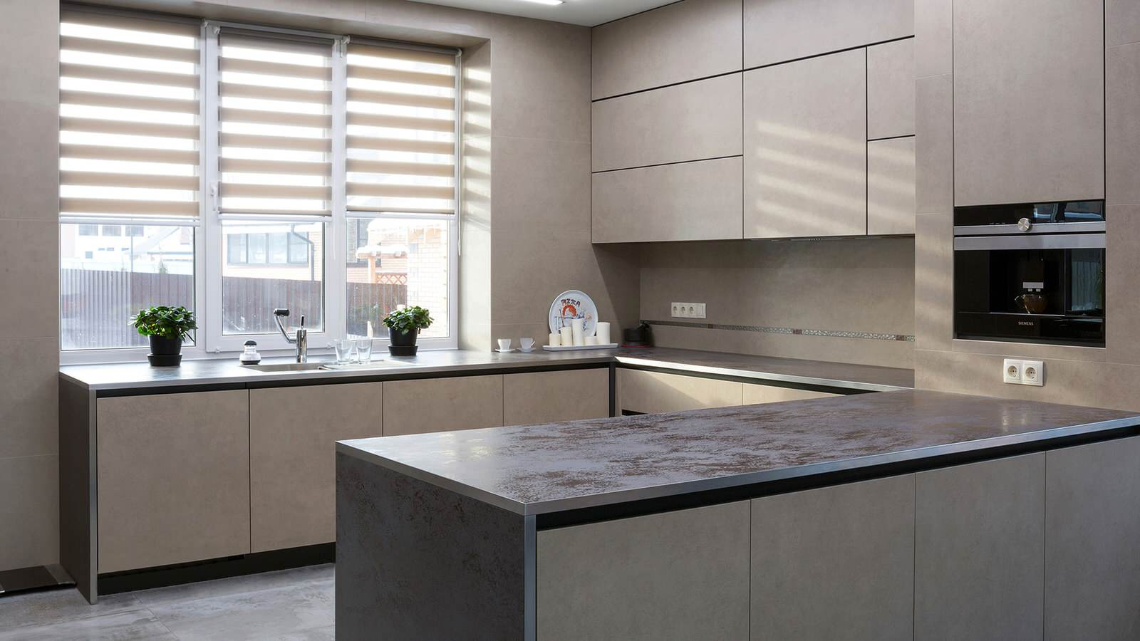 Кухня-гостиная из керамики, текстуры камень, цемент, металл