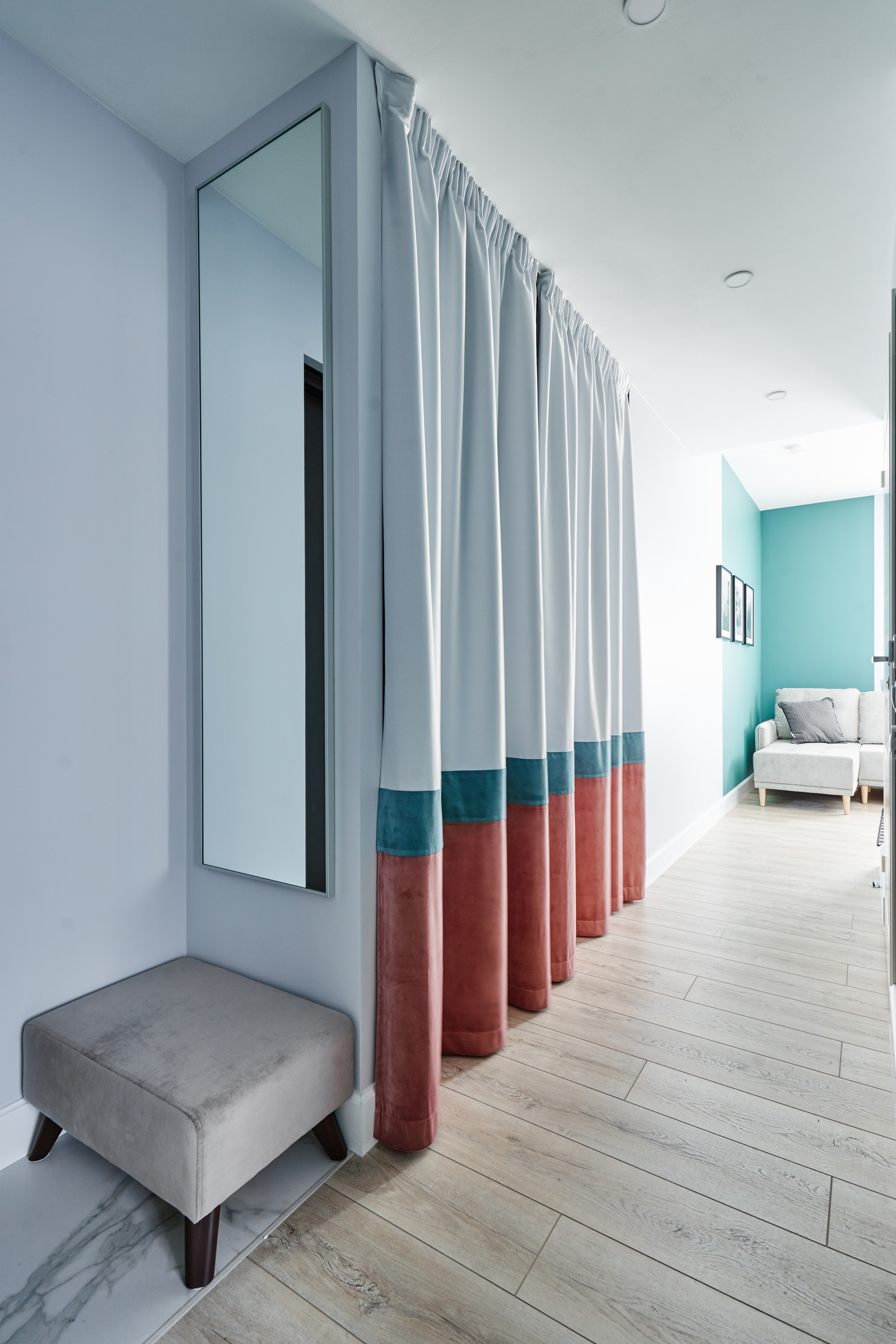 На берегу лесного ручья