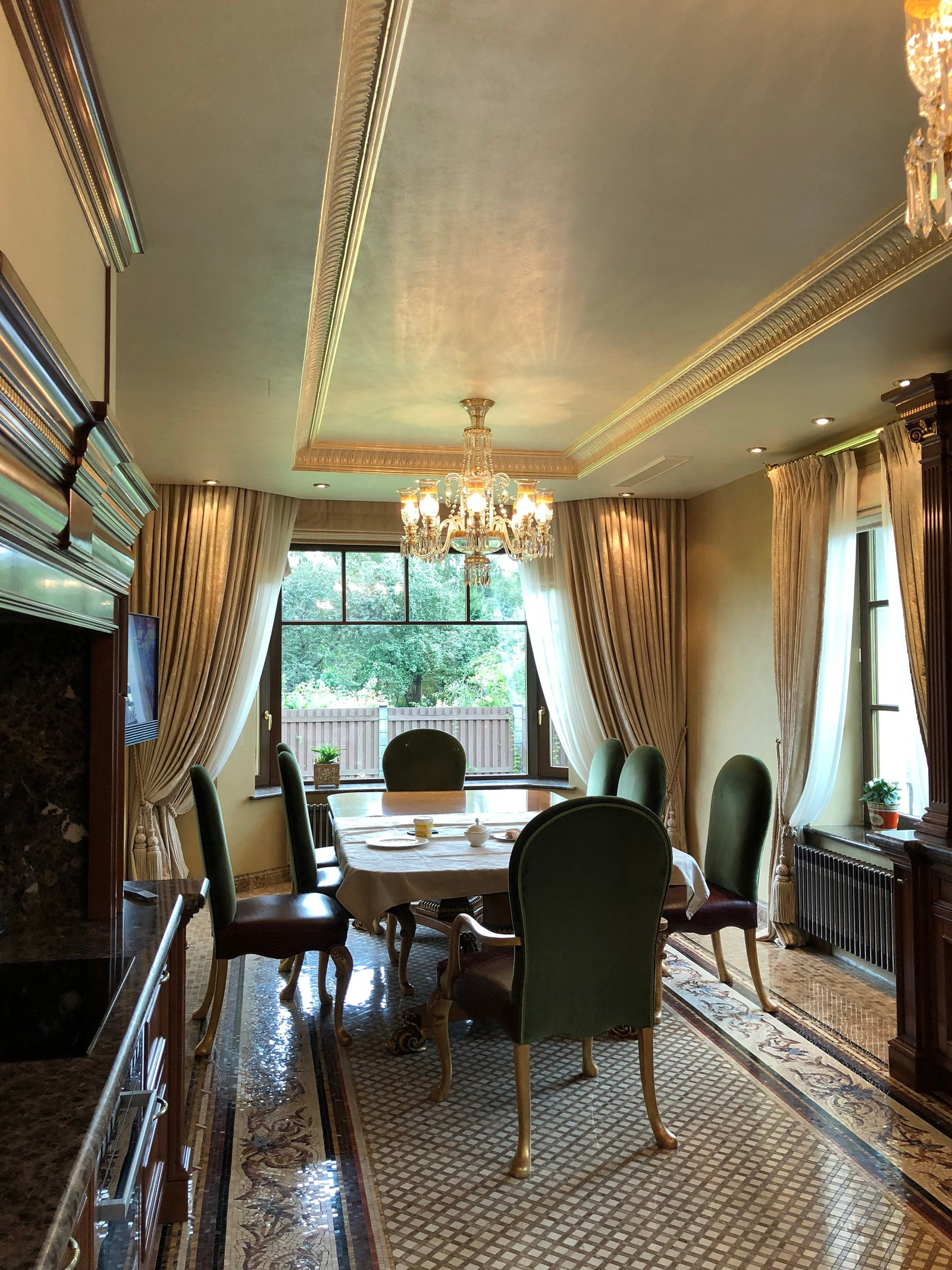 Кухня-столовая для любителей классики