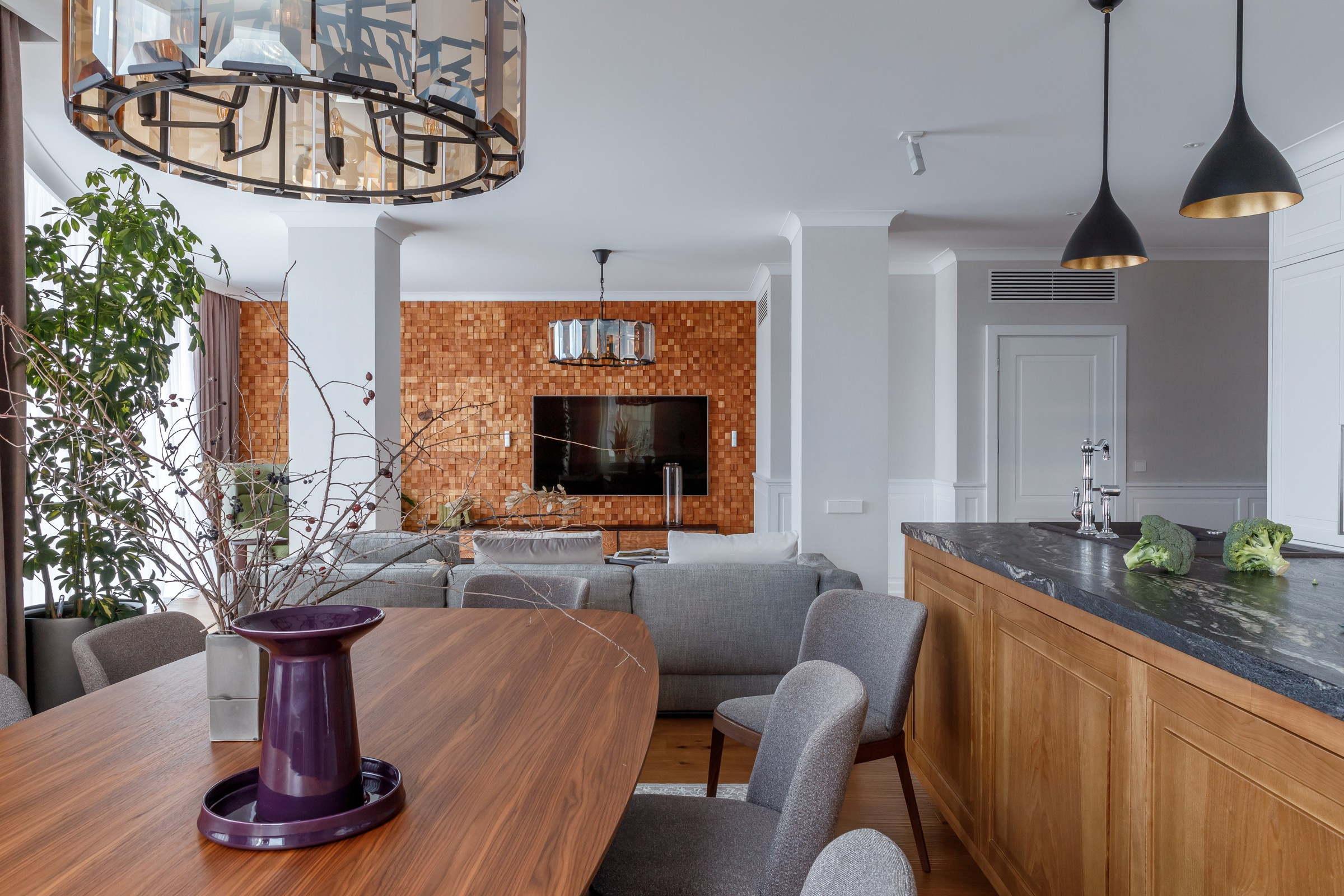 Houzz тур: Квартира с «золотой» стеной