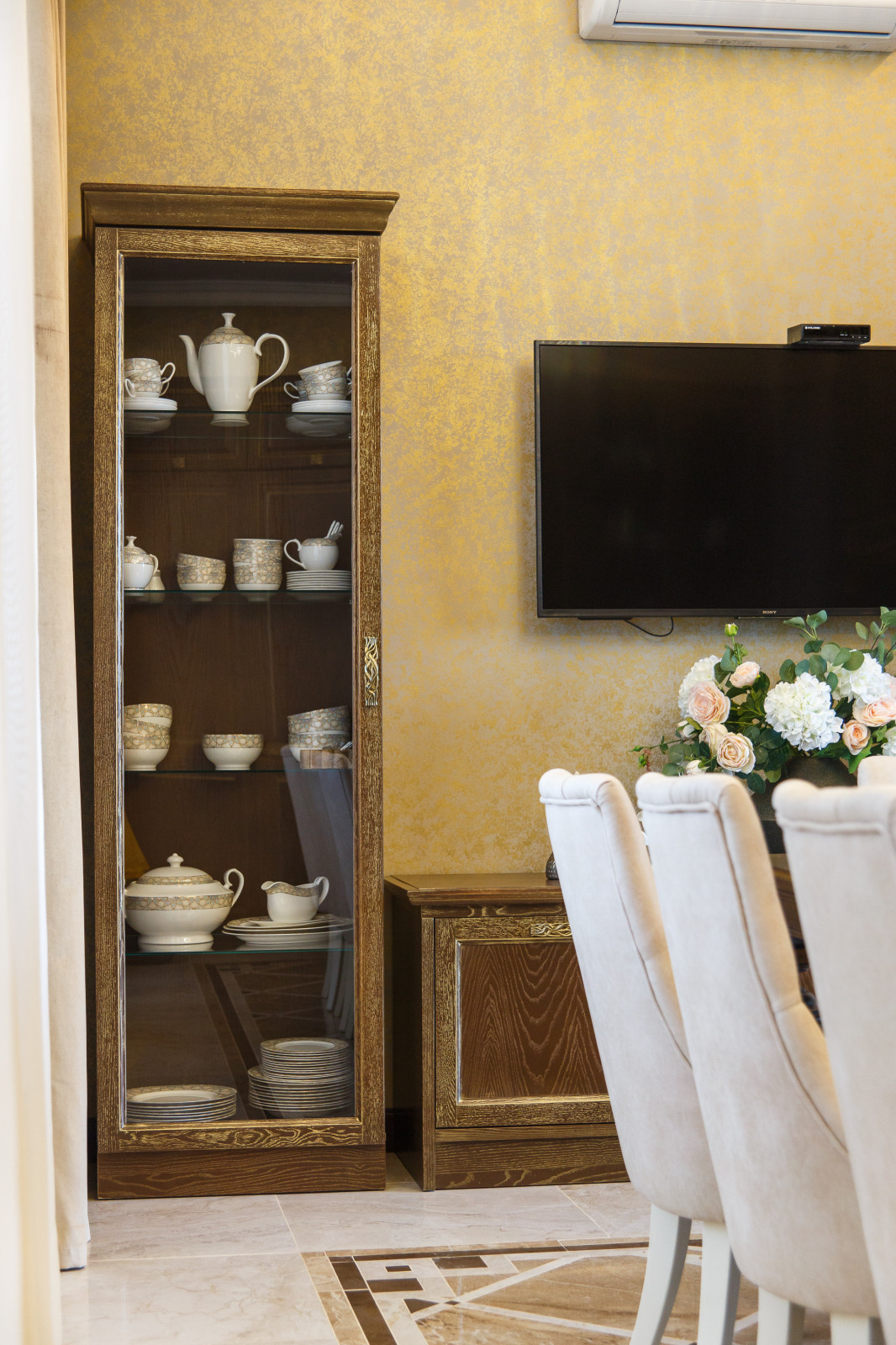 Интерьер загородного дома с двусветным пространством