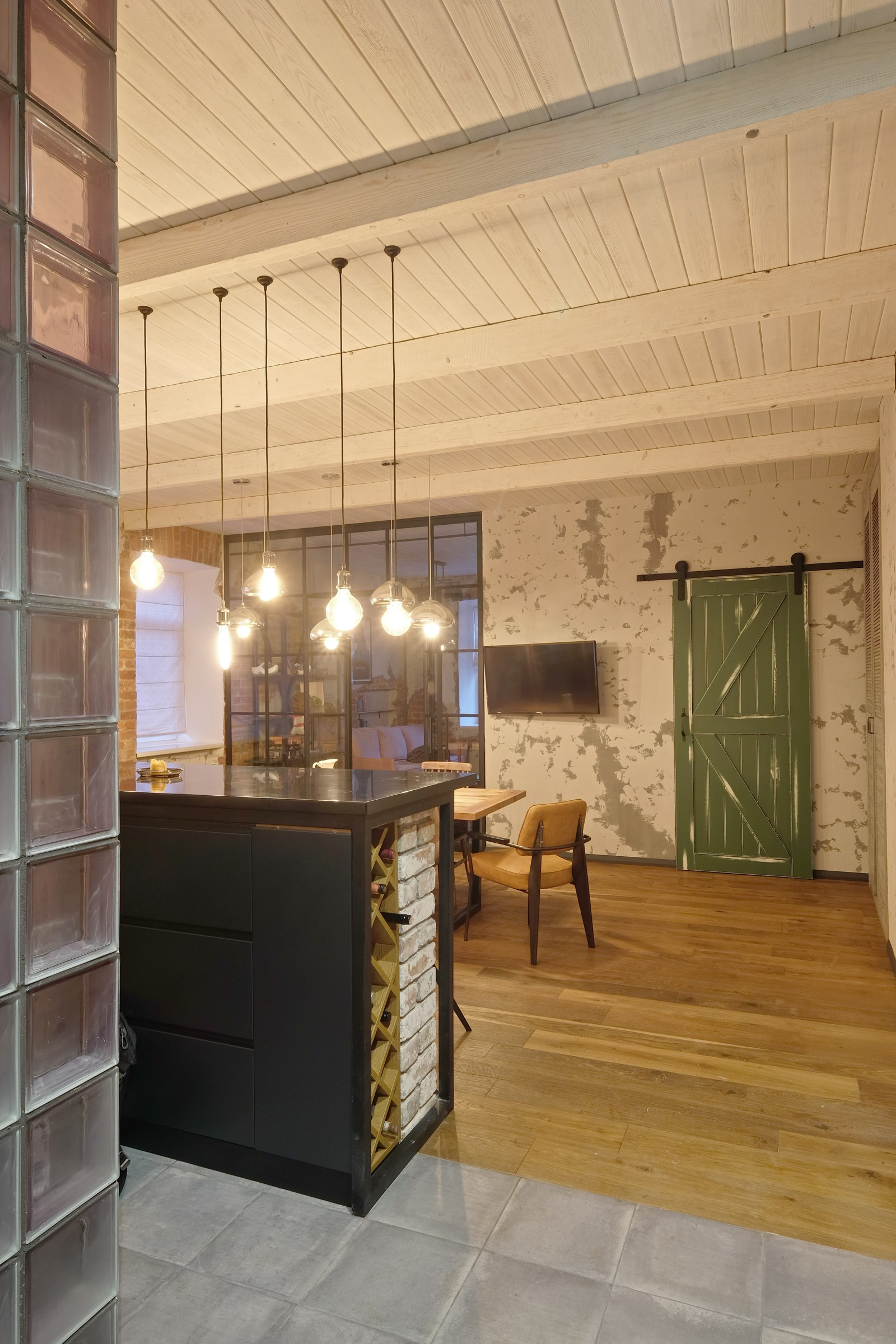 Вид из прихожей