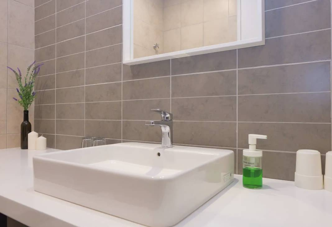 Однокомнатная в старом доме на проспекте Космонавтов