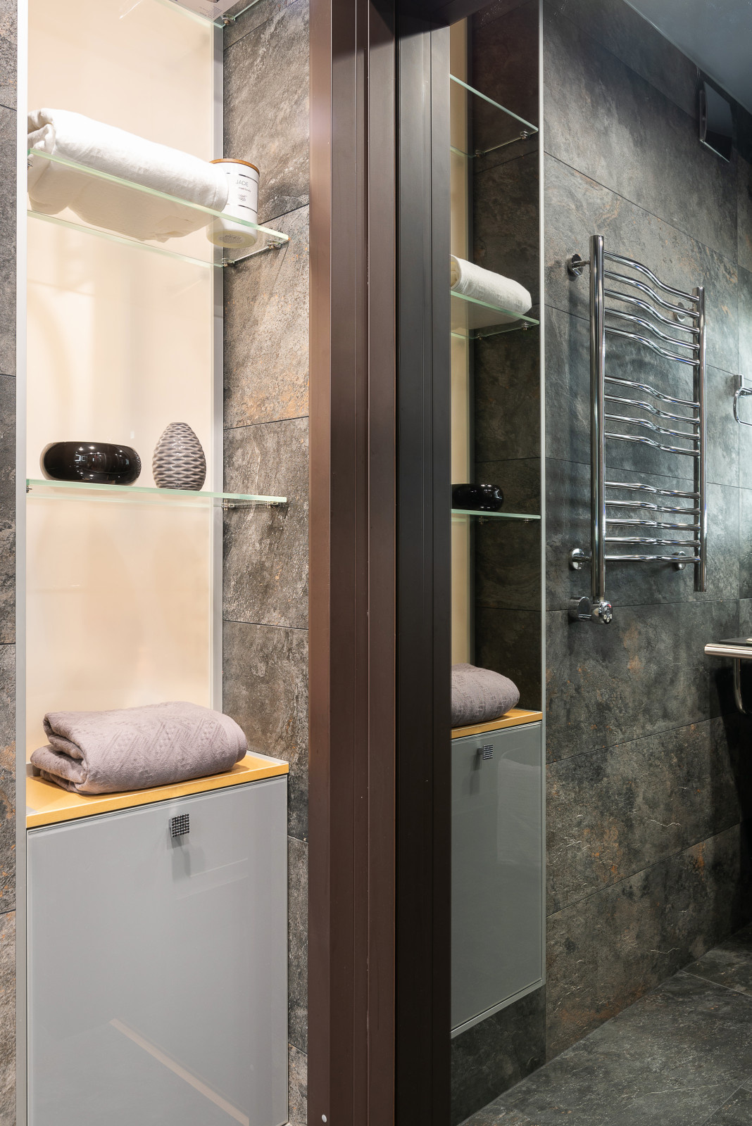 Разные полюса.