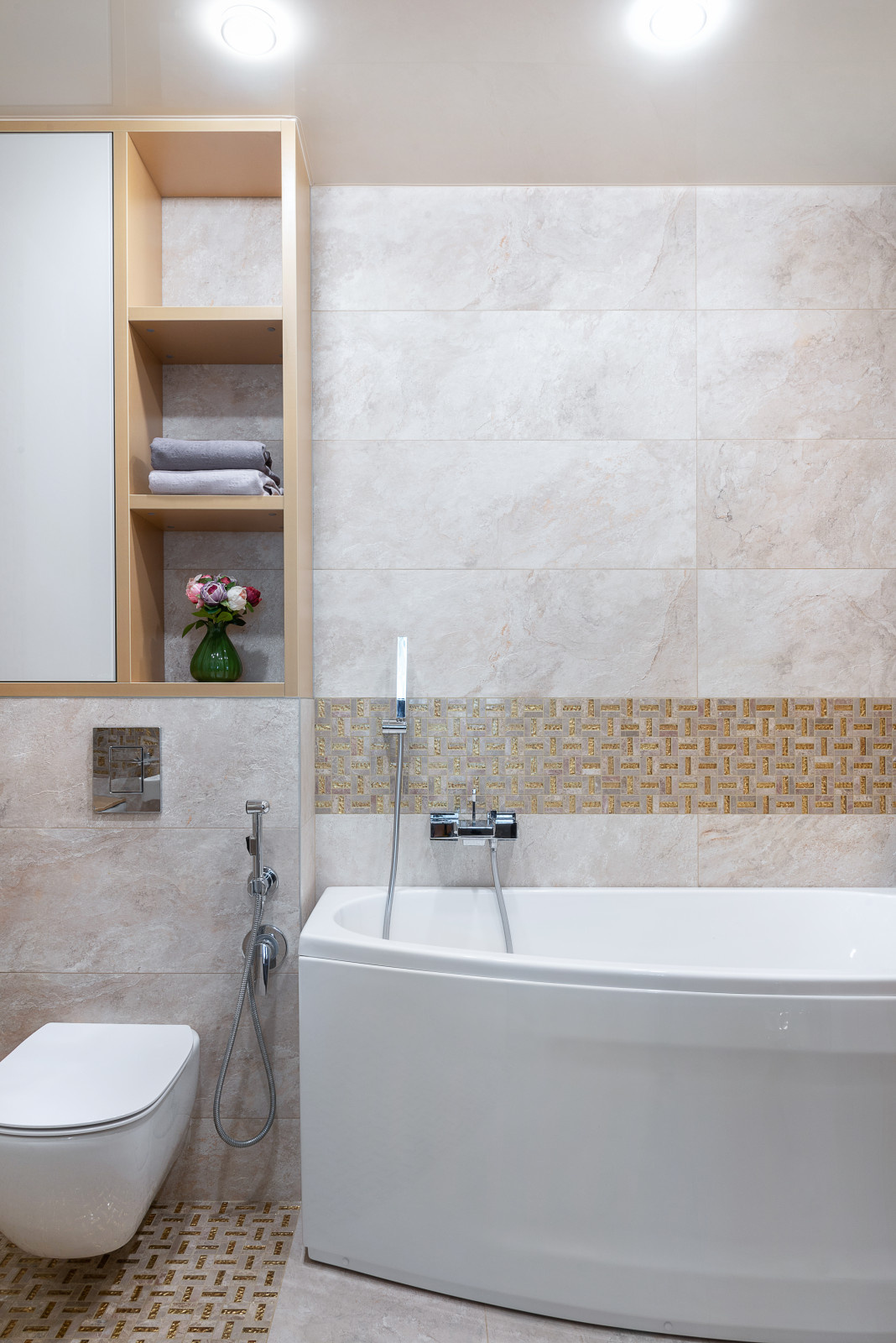 Разные полюса.