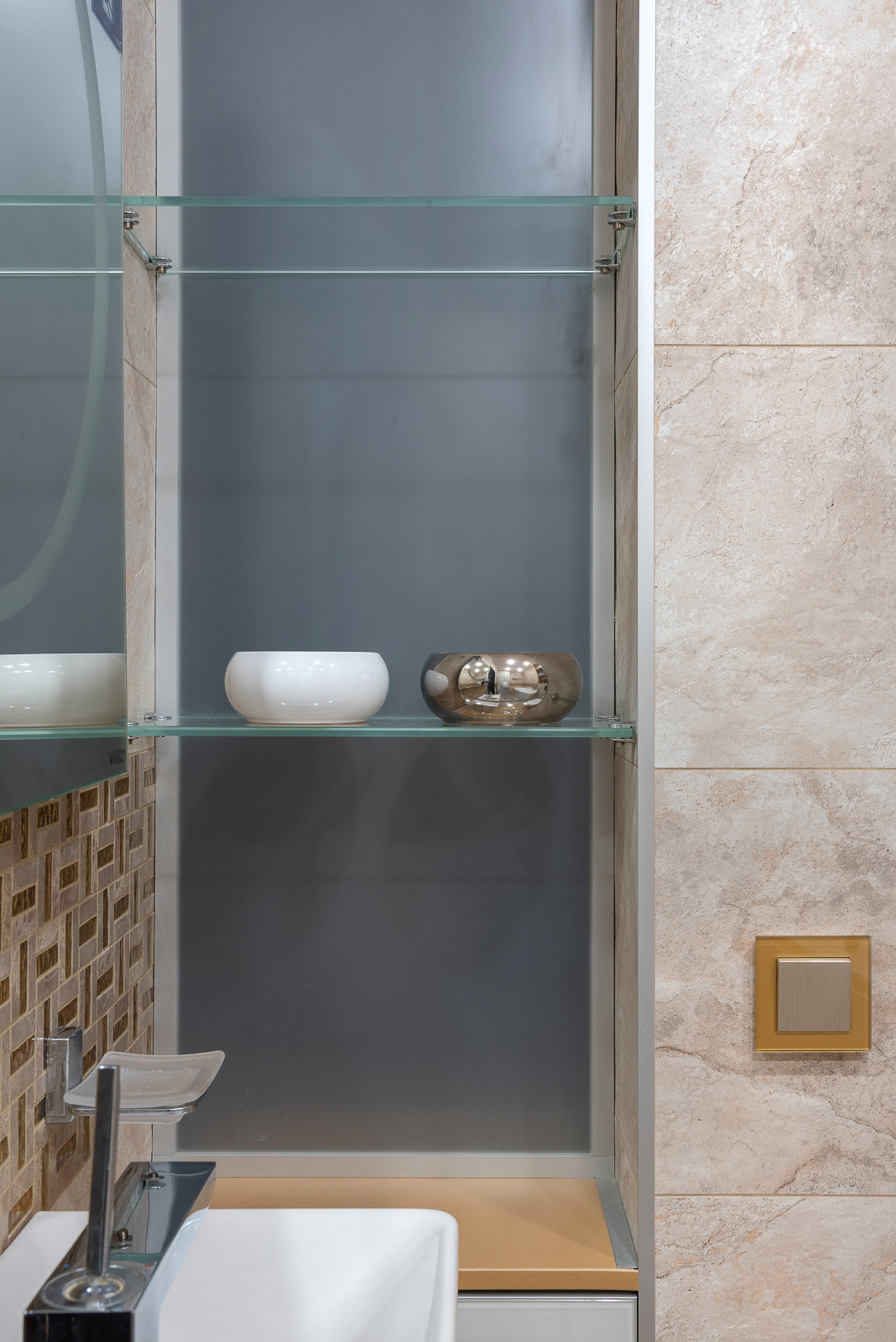 Разные полюса.