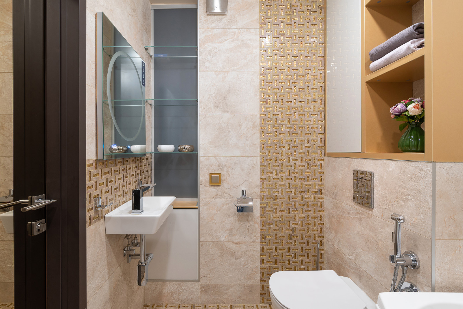 Разные полюса.