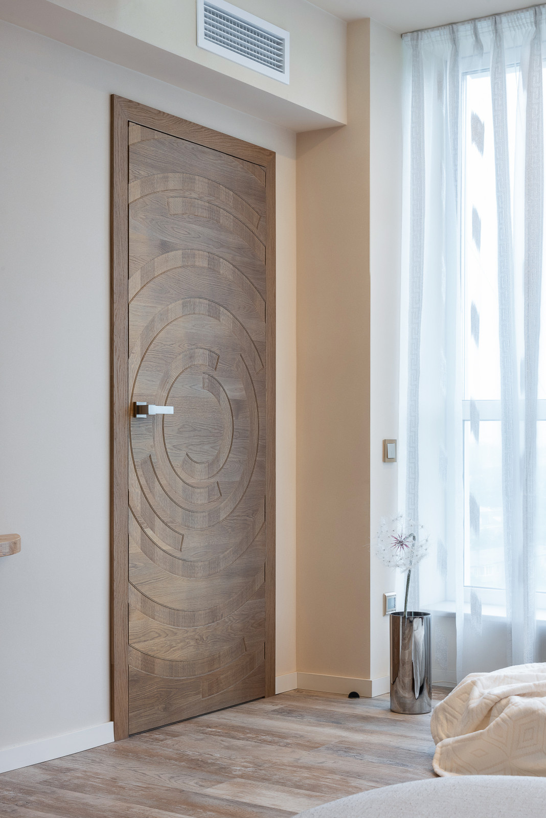 Разные полюса.