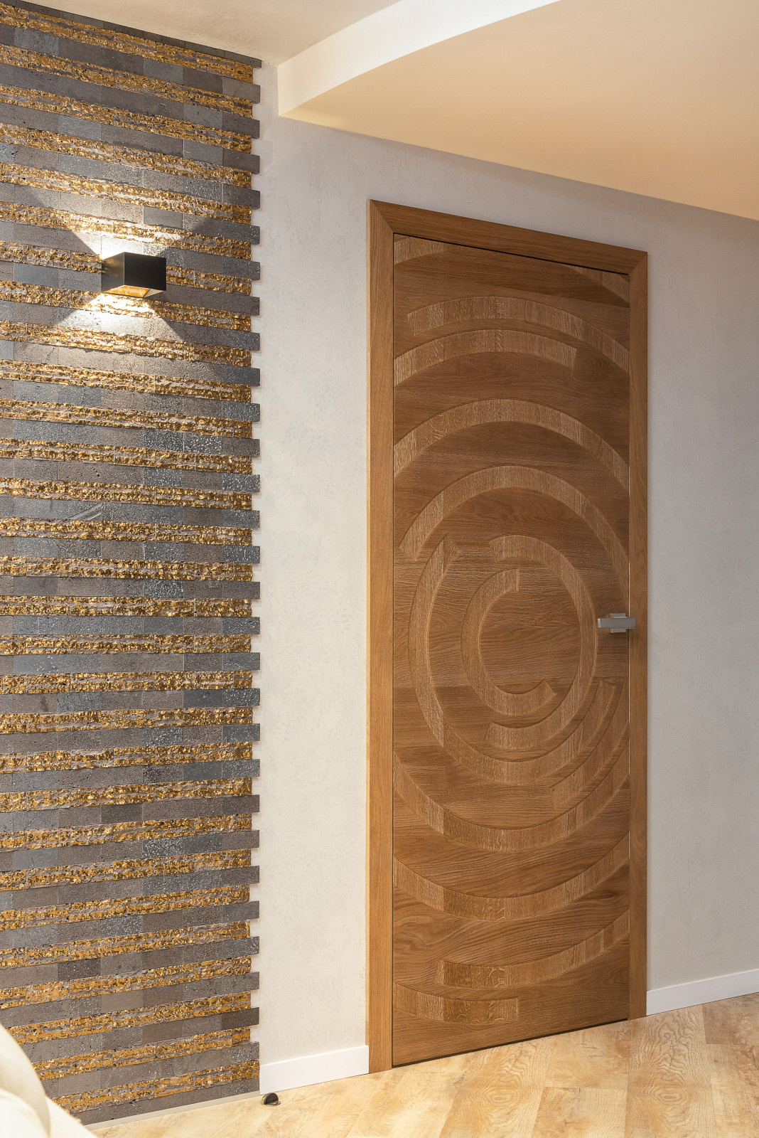 Разные полюса.