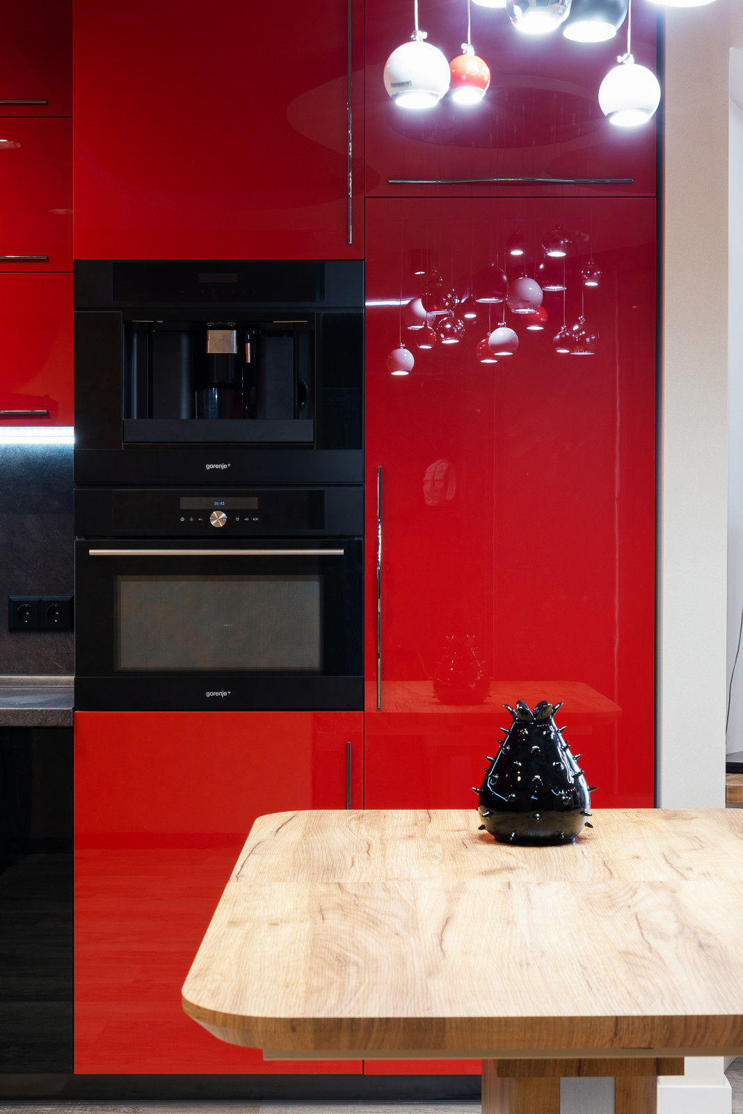 Разные полюса.