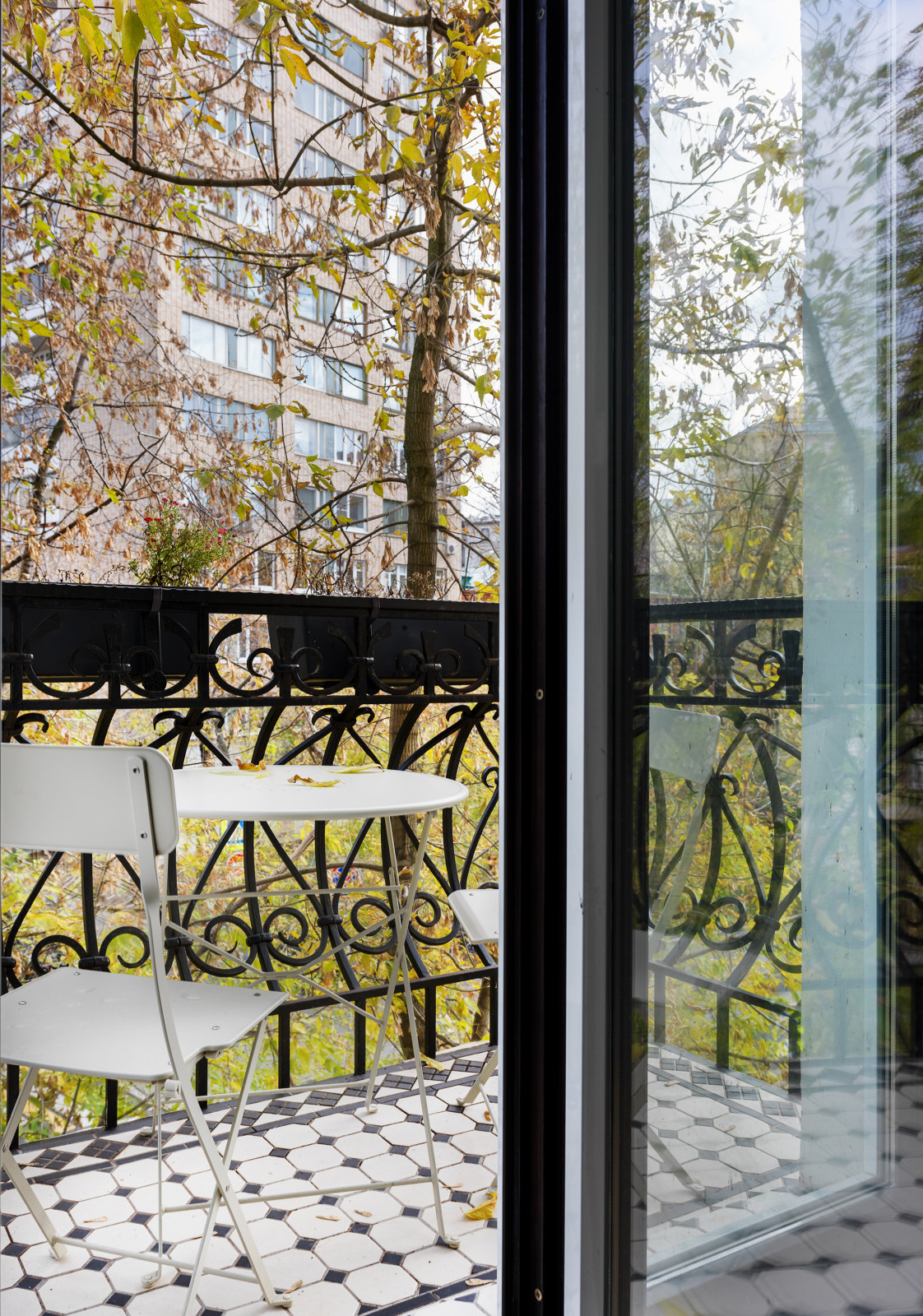 Просто фото: Осенние балконы из разных стран — 25 вариантов