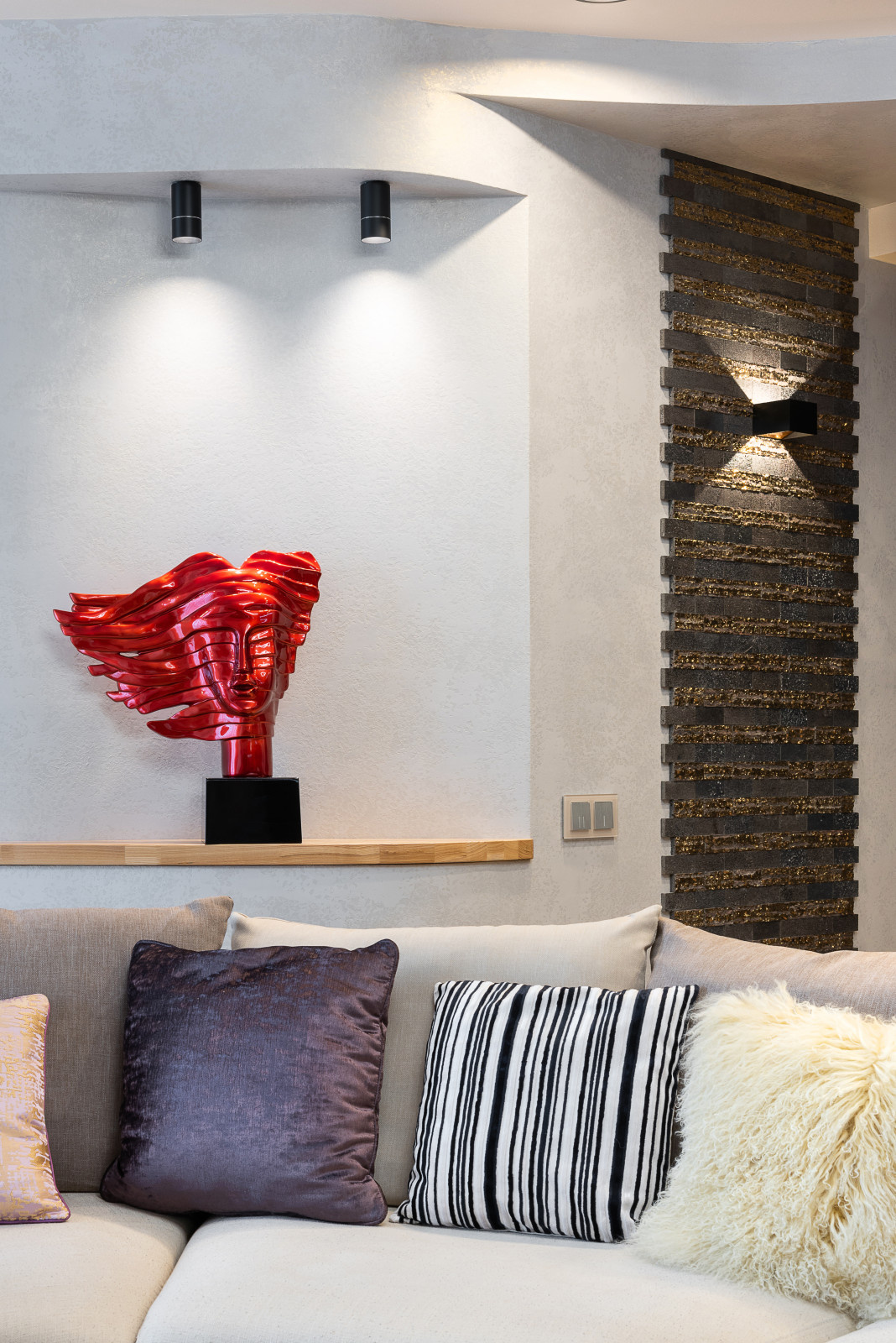 Разные полюса.