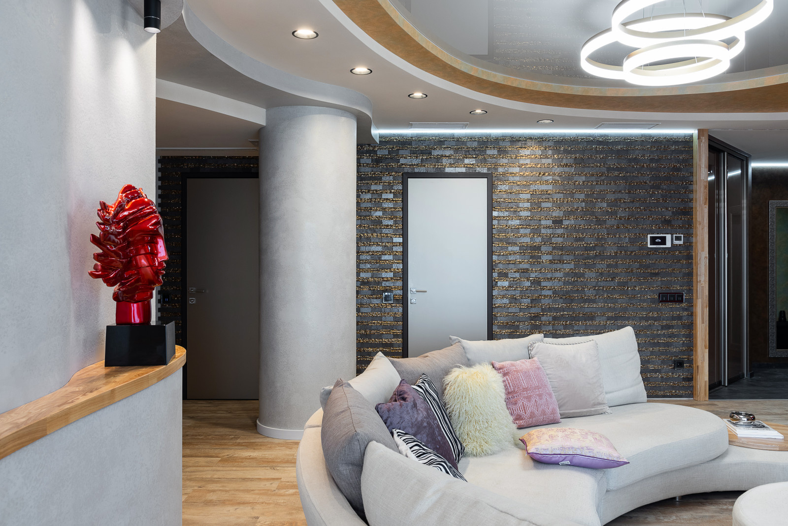 Разные полюса.