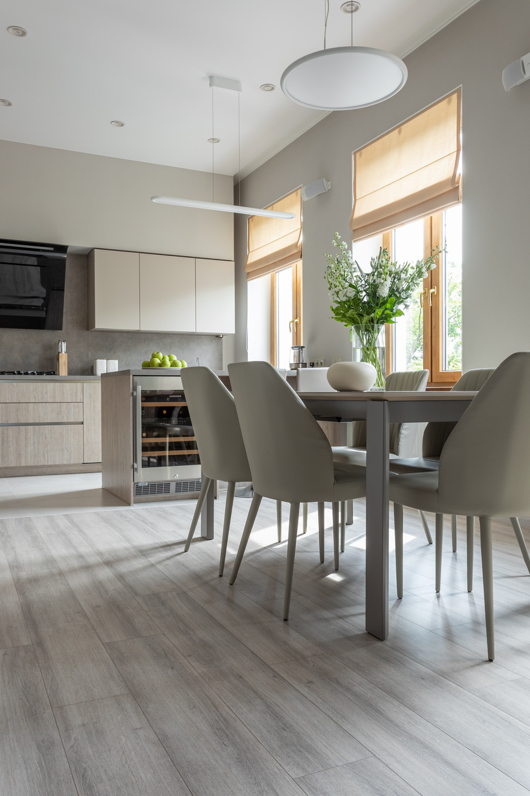 Интерьер двухуровневой квартиры в Калининграде.