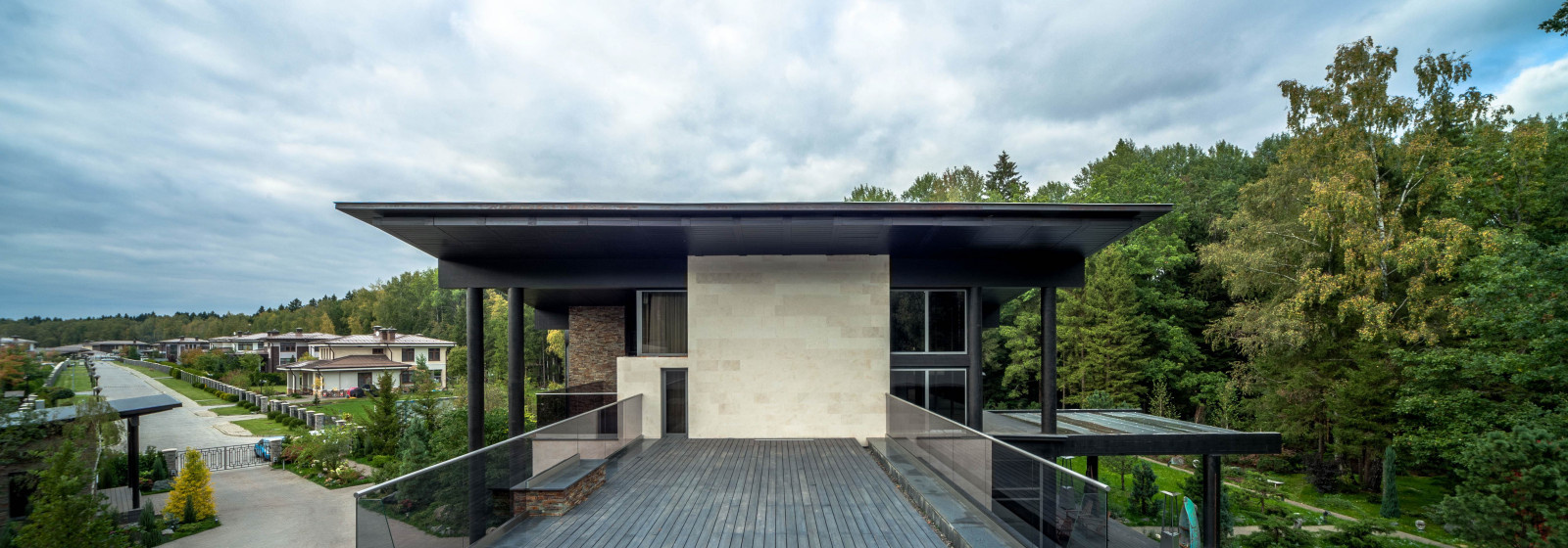 Современный загородный дом "Wing house"