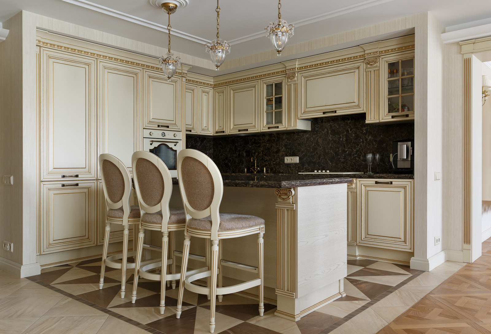 Квартира в Петродворце в классическом стиле - 124 м²