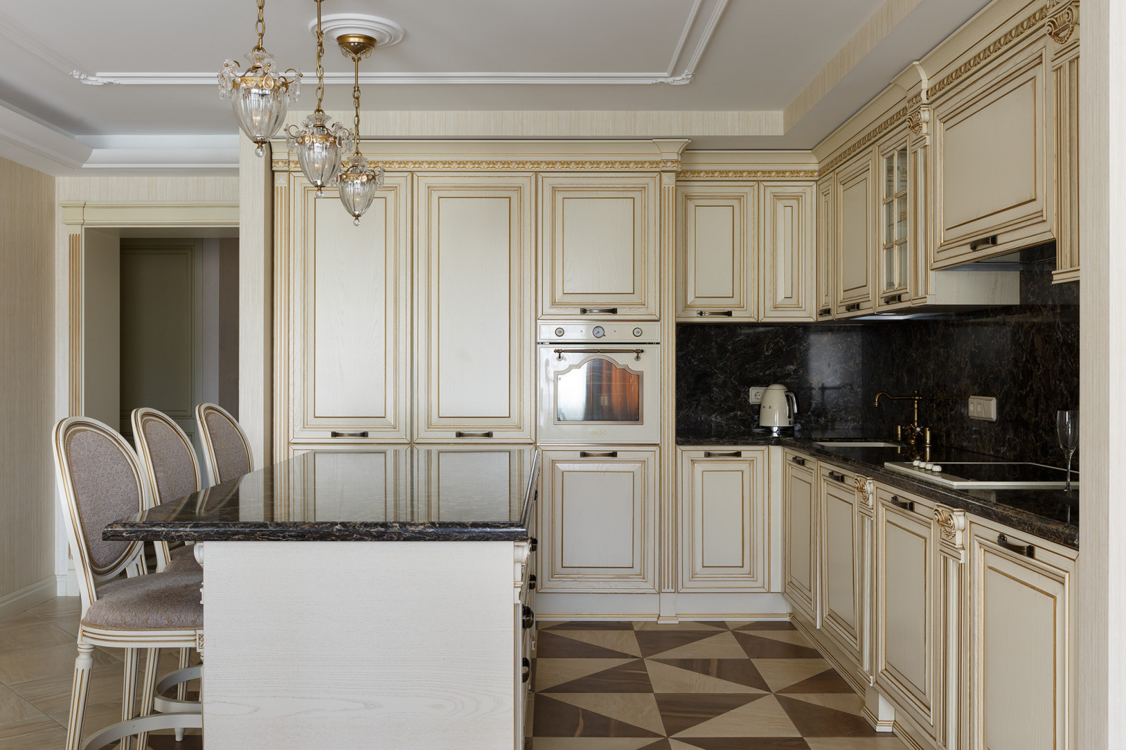 Квартира в Петродворце в классическом стиле - 124 м²
