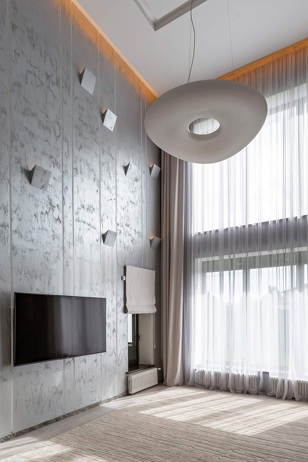 Дом с серебристыми стенами / House with silver walls