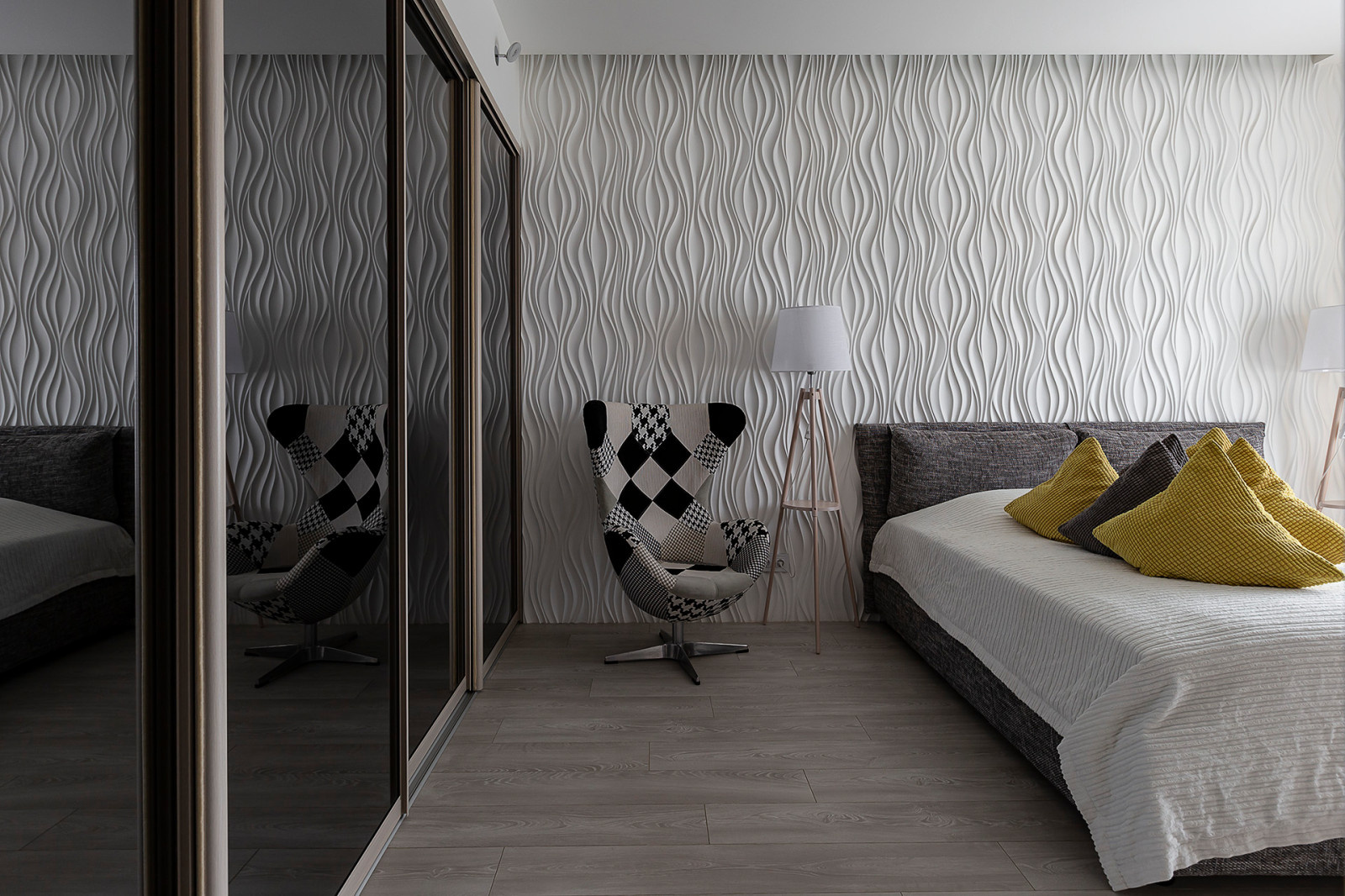 Дом с серебристыми стенами / House with silver walls